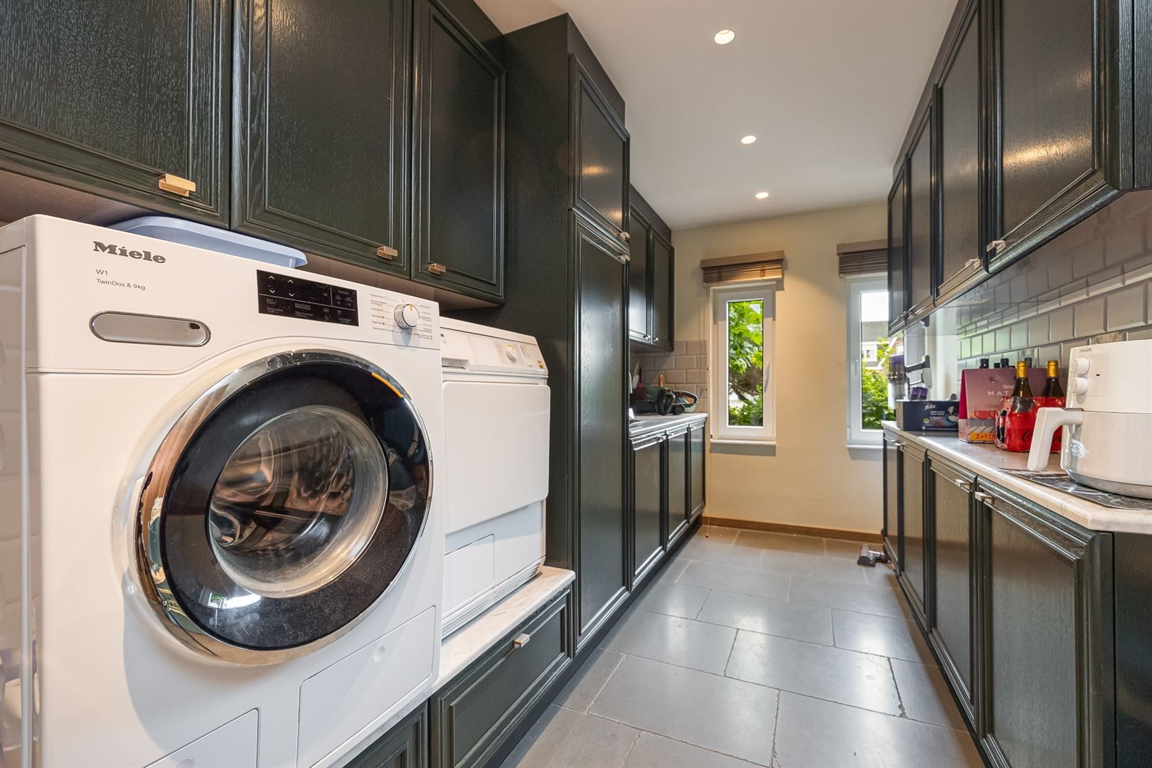 Een luxueus ingerichte woning met 5 slaapkamers en zwembad. foto 15