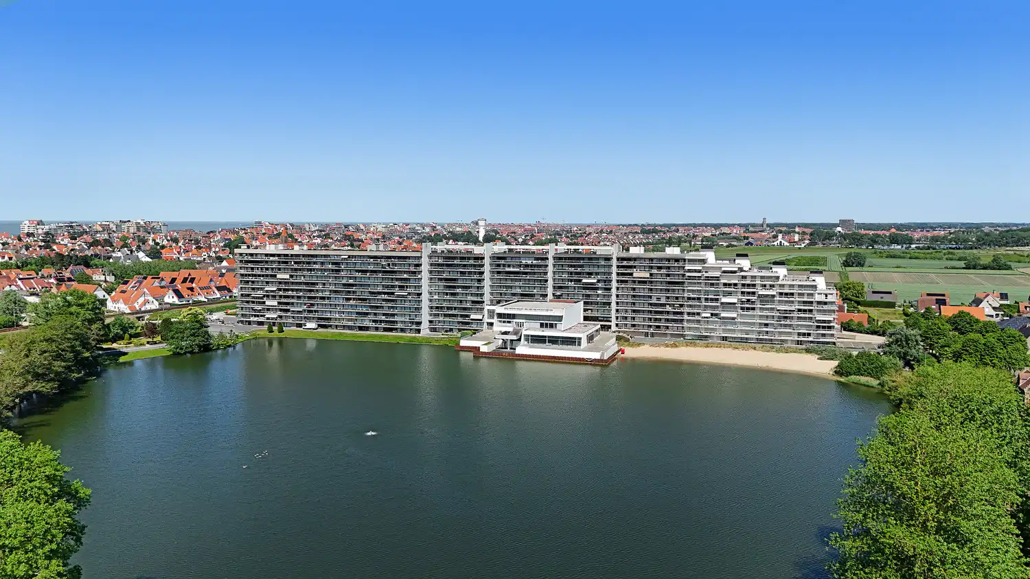 Prachtige studio met zonnig terras en open zichten foto 10