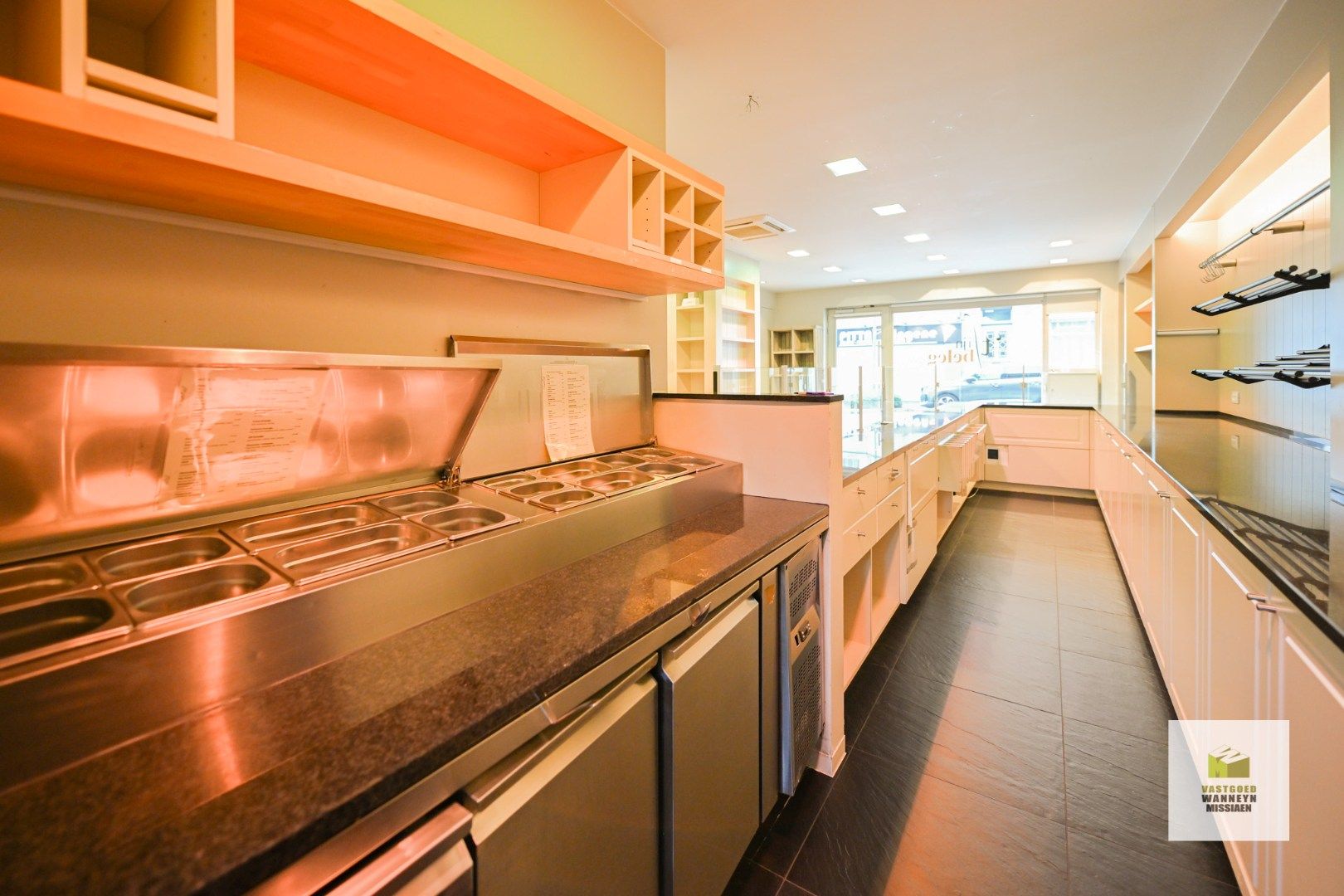 Instapklaar handelspand (80 m2) momenteel ingericht als traiteurszaak foto 6