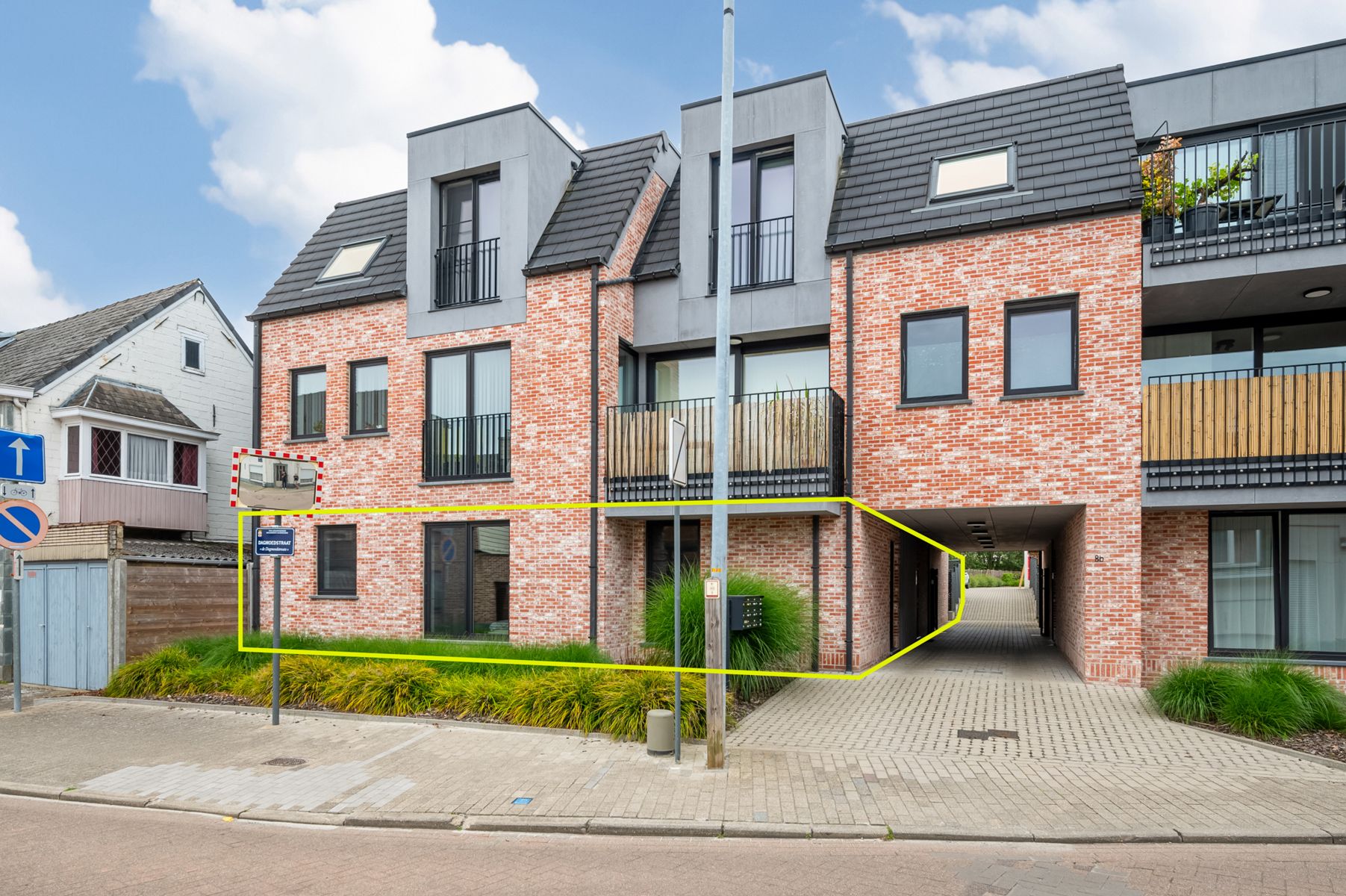 Ruim gelijkvloersappartement met 3 slaapkamers foto 2