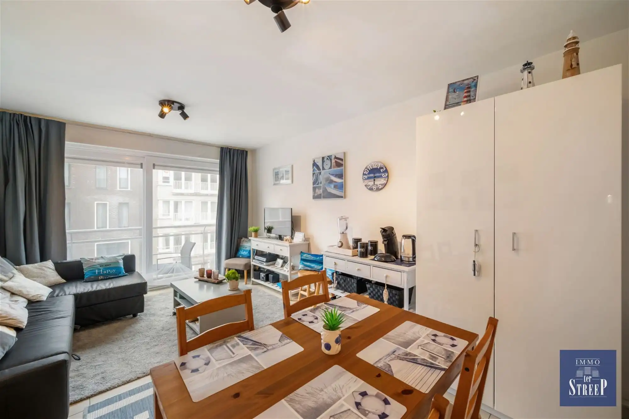 Gemeubelde studio foto 4