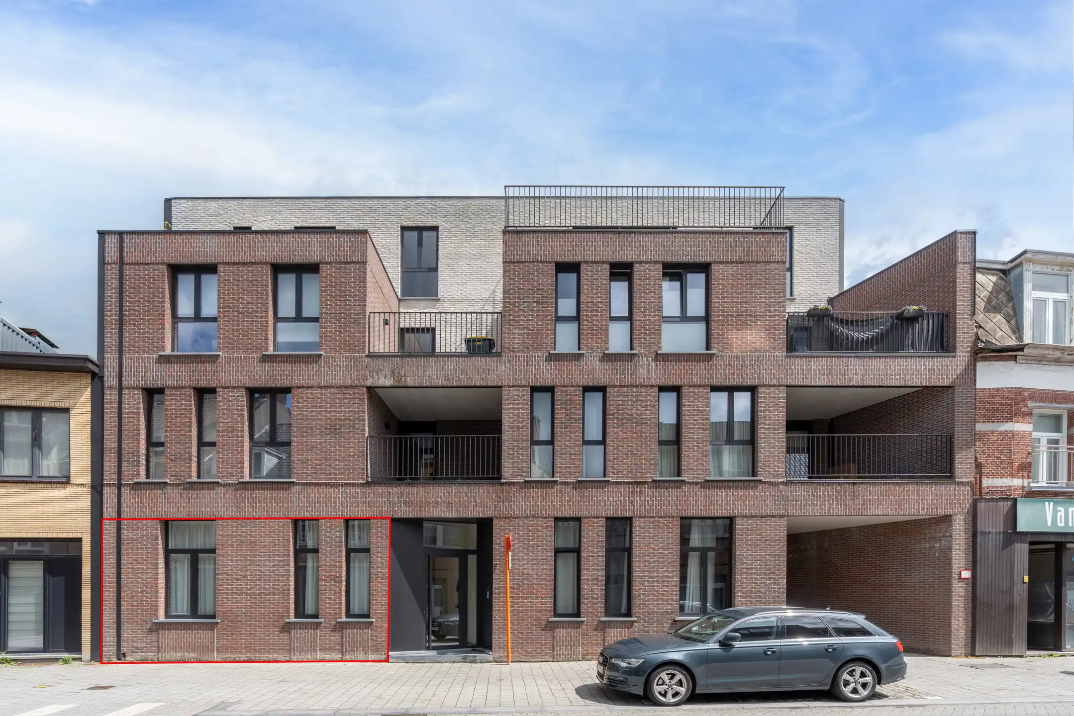 Knap en licht gelijkvl. appartement met terras en tuin foto 3