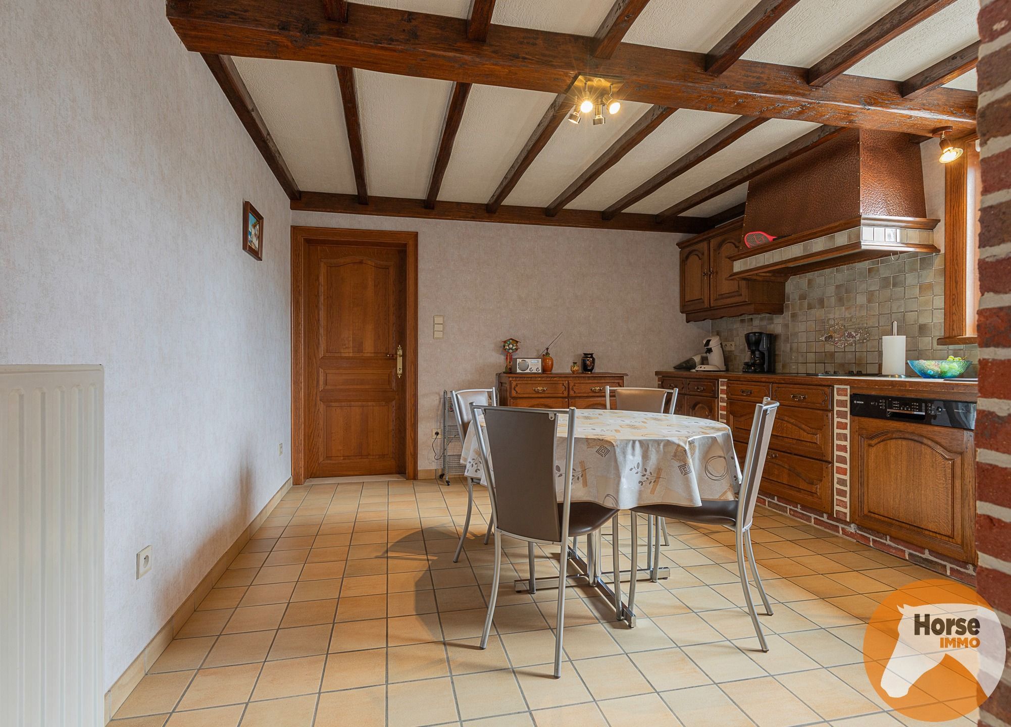 ERPE-MERE - Goed onderhouden woning met magazijn en serres foto 9