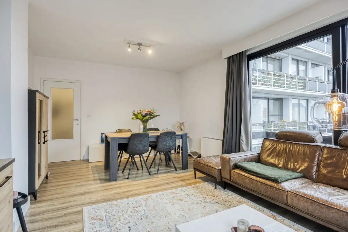 Instapklaar 2-slaapkamer appartement nabij centrum Hasselt foto 2