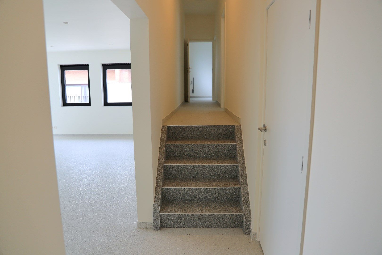 Penthouse van 178m² met 2 slaapkamers en ruim terras vlakbij Genk centrum foto 6