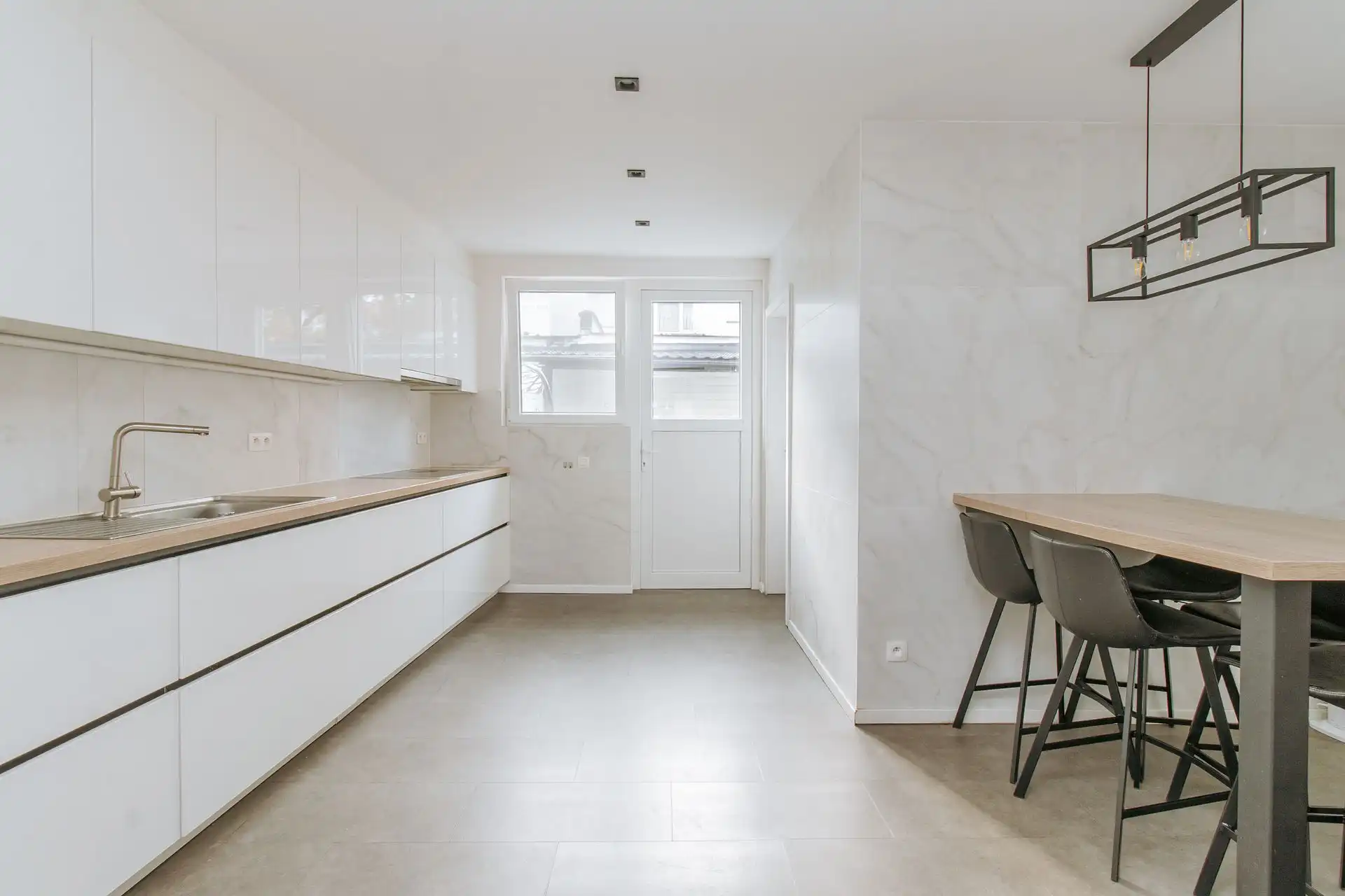 Ruime woning met 3 slpk, 2 parkeerplaatsen en buitenruimte foto 7