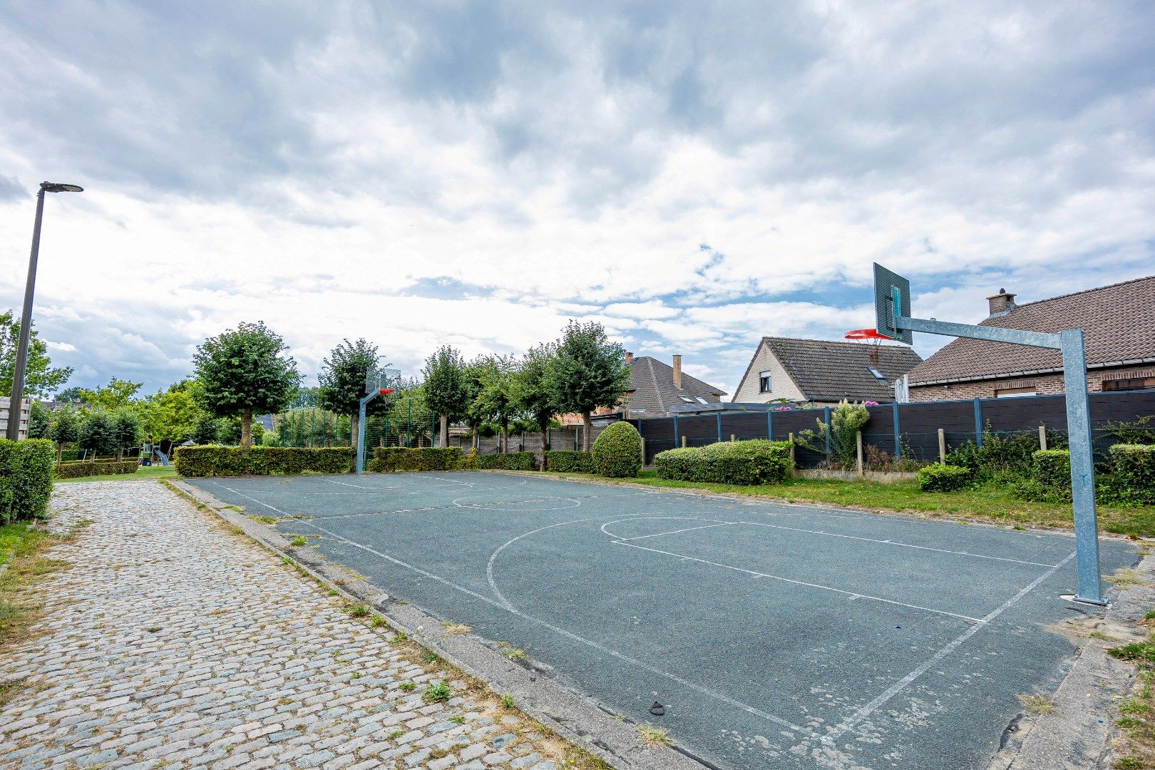 Ruime bungalow te koop met 2 slpk, garage en tuin foto 23