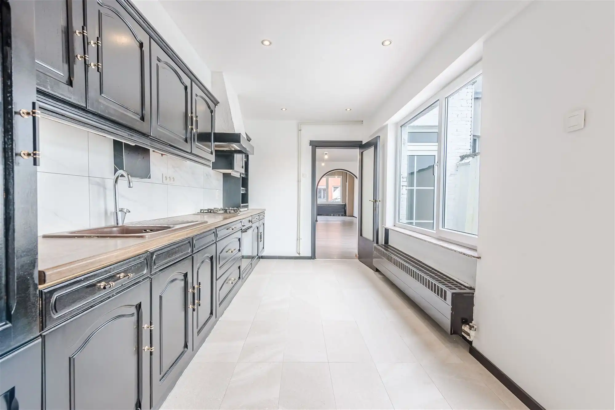 Gerenoveerde ruime gezinswoning met 4 slpks foto 11