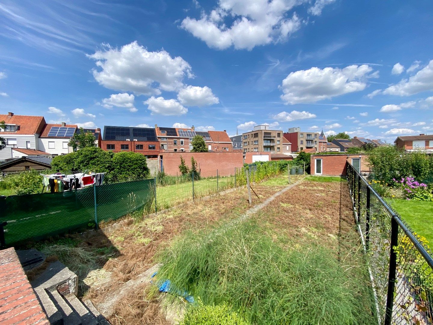 Centrum Ieper, kloeke te renoveren woning met tuin en garage. foto 17