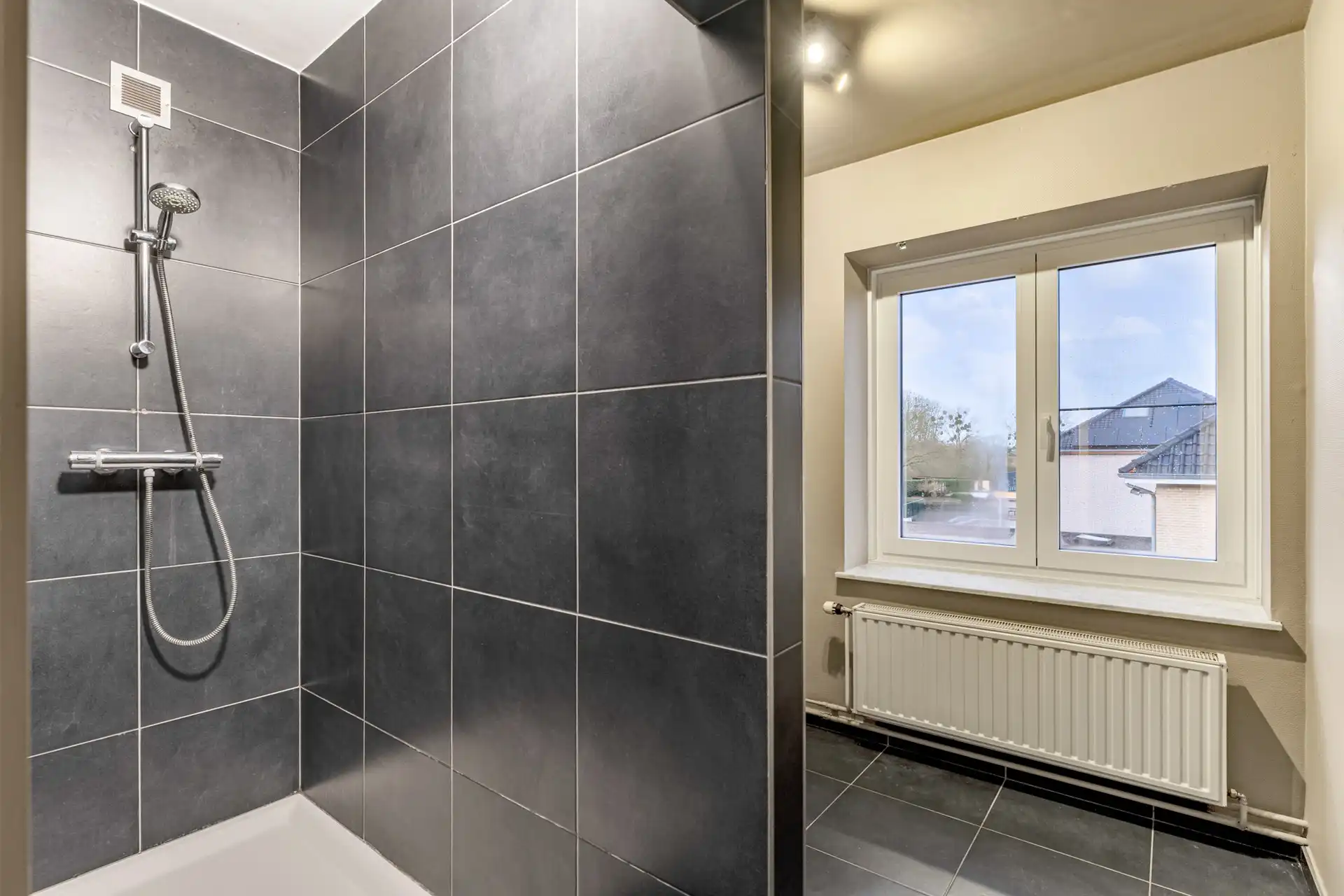 GEBOUW BESTAANDE UIT APP, 3 KANTOORVLOEREN & WERKPLAATS TE BILZEN. foto 11