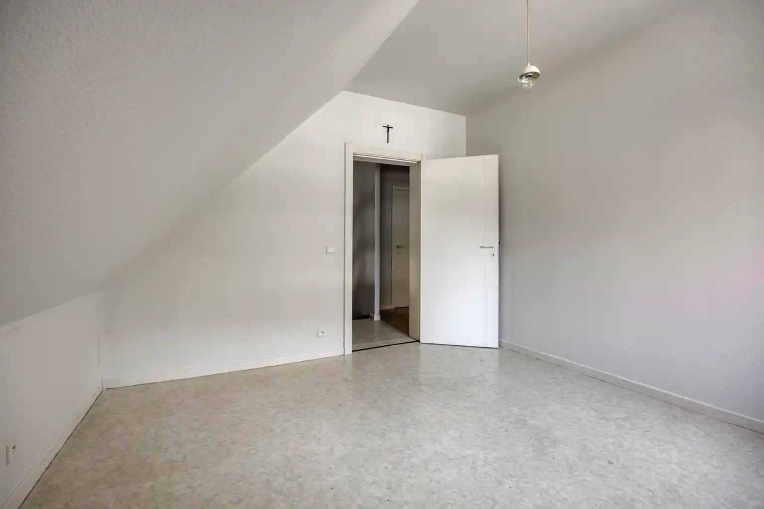 instapklare driegevelwoning voor, ideaal gelegen in Asse foto 18