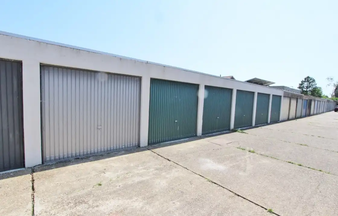 Garagebox in woonwijk foto 3