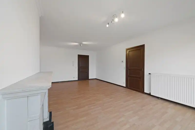 Roeselare-stadsrand. Leuk gelegen twee-slaapkamerappartement van 83m2 met 2 terrassen van 8.50m2. In 't groen op een boogscheut van 't centrum. Als investering of als betaalbare starter ! foto 8