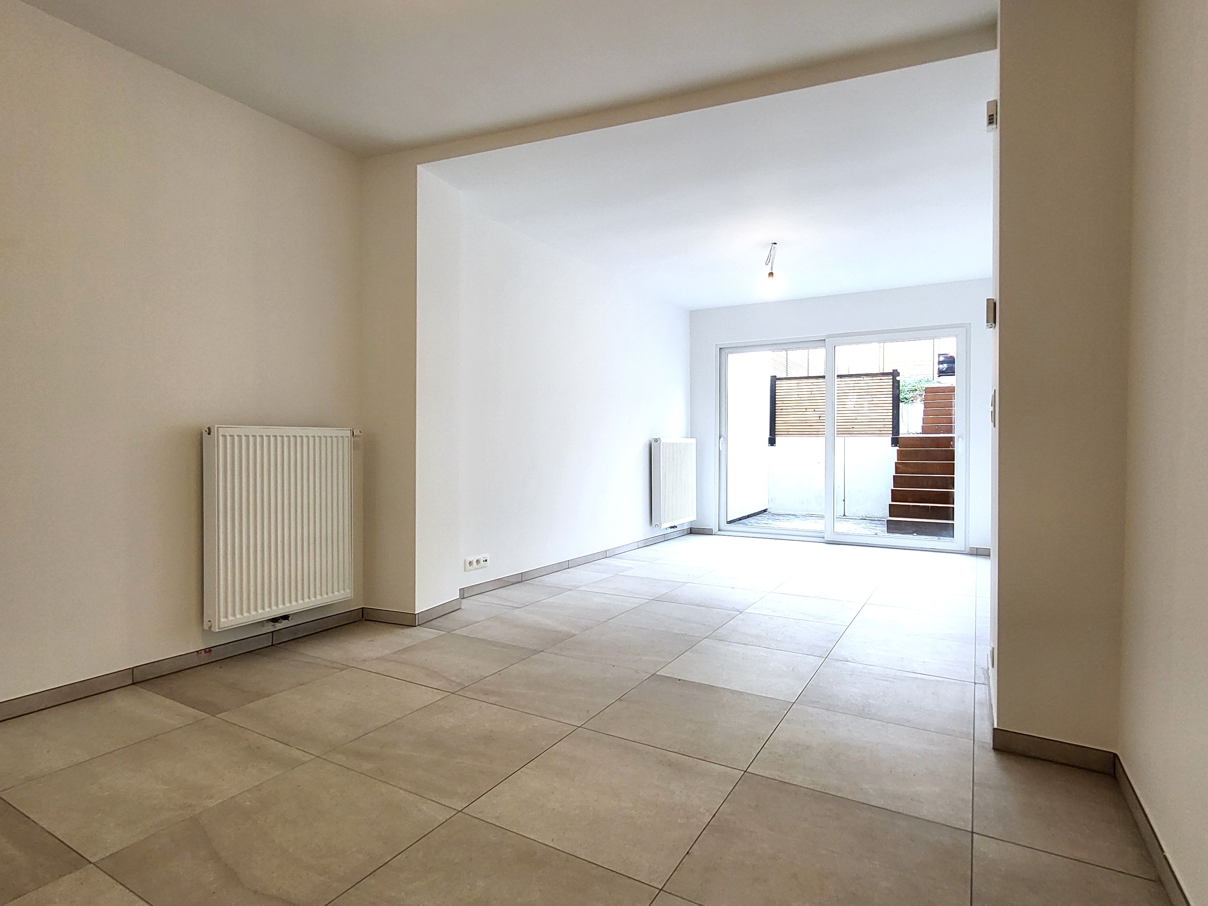 Deze volledig gerenoveerde woning (2025) biedt modern wooncomfort op een centrale ligging in het centrum, met winkels, scholen en openbaar vervoer op wandelafstand.  foto 14