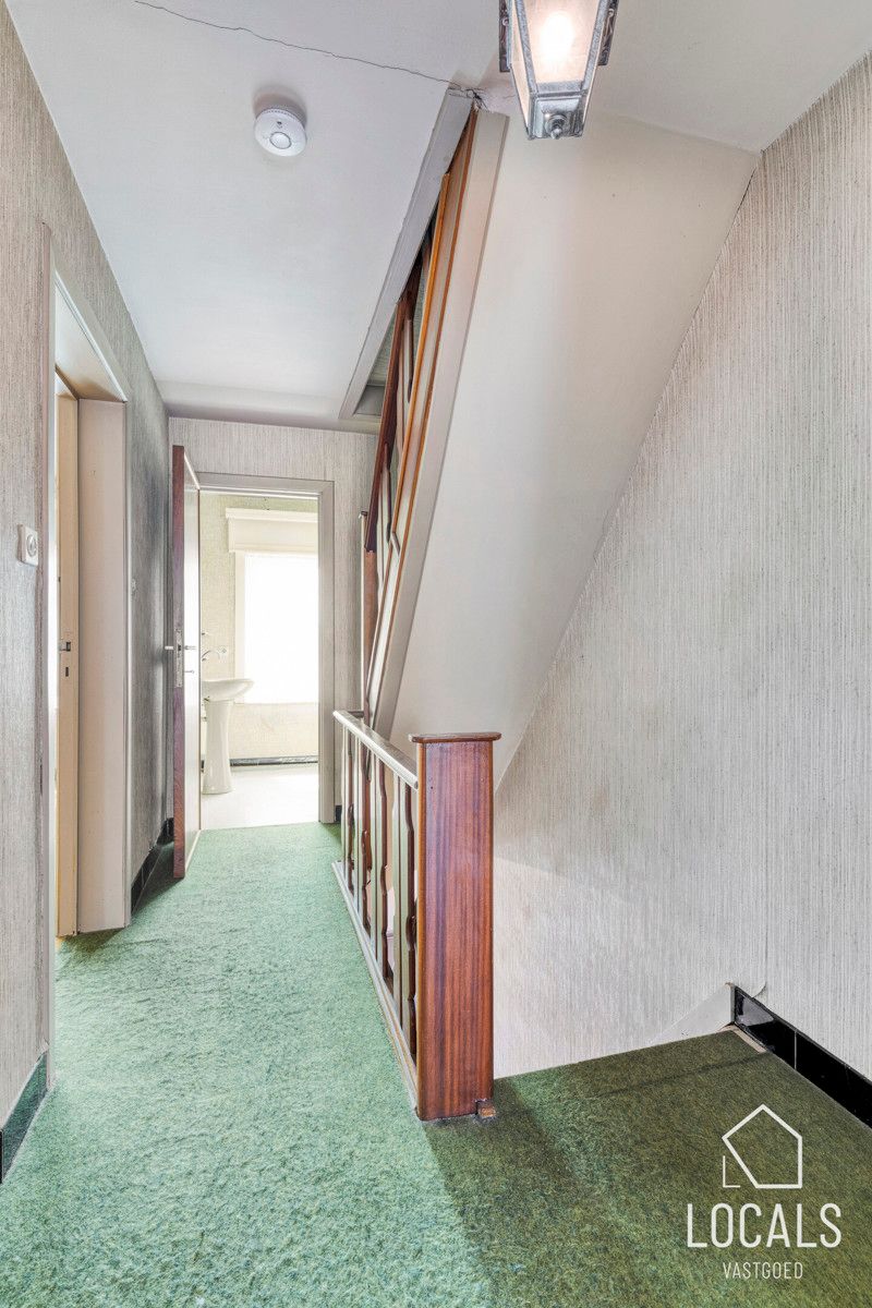 Te renoveren gezinswoning met 3 slaapkamers, tuin en garage  foto 12