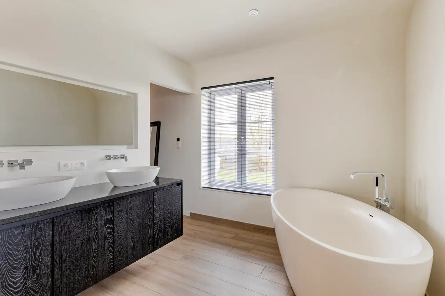 Instapklare villa op ruim perceel foto 27