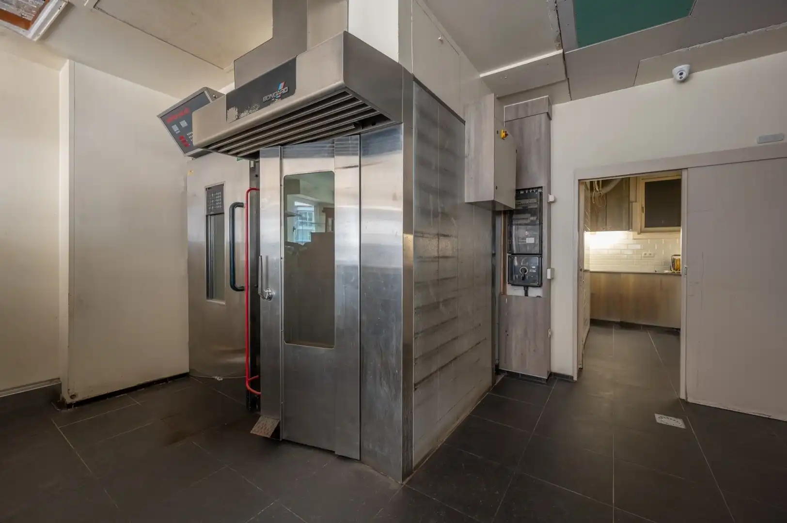 Veelzijdige handelsruimte op zonnige toplocatie! foto 7