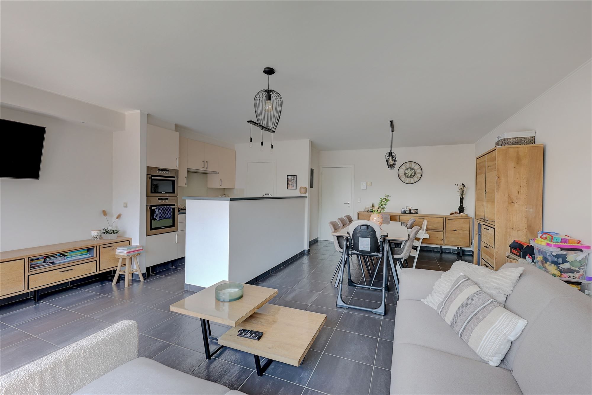Lichtrijk appartement met twee slaapkamers foto 3