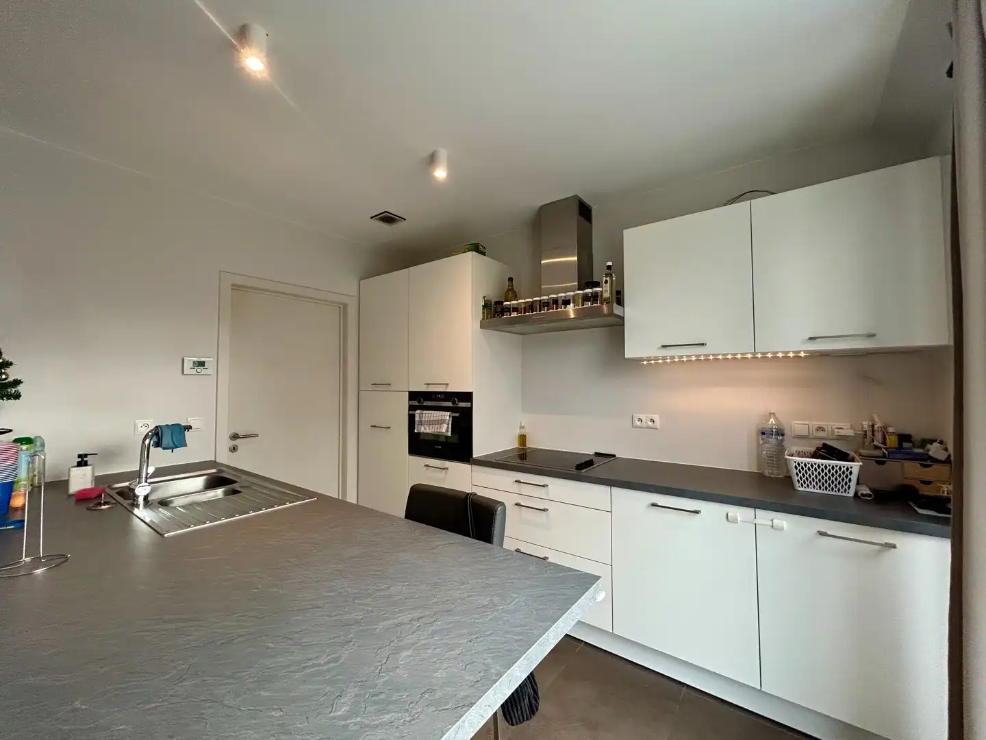 Recente halfopen bebouwing met 3 slaapkamers, garage en tuin te Vinkt! foto 4