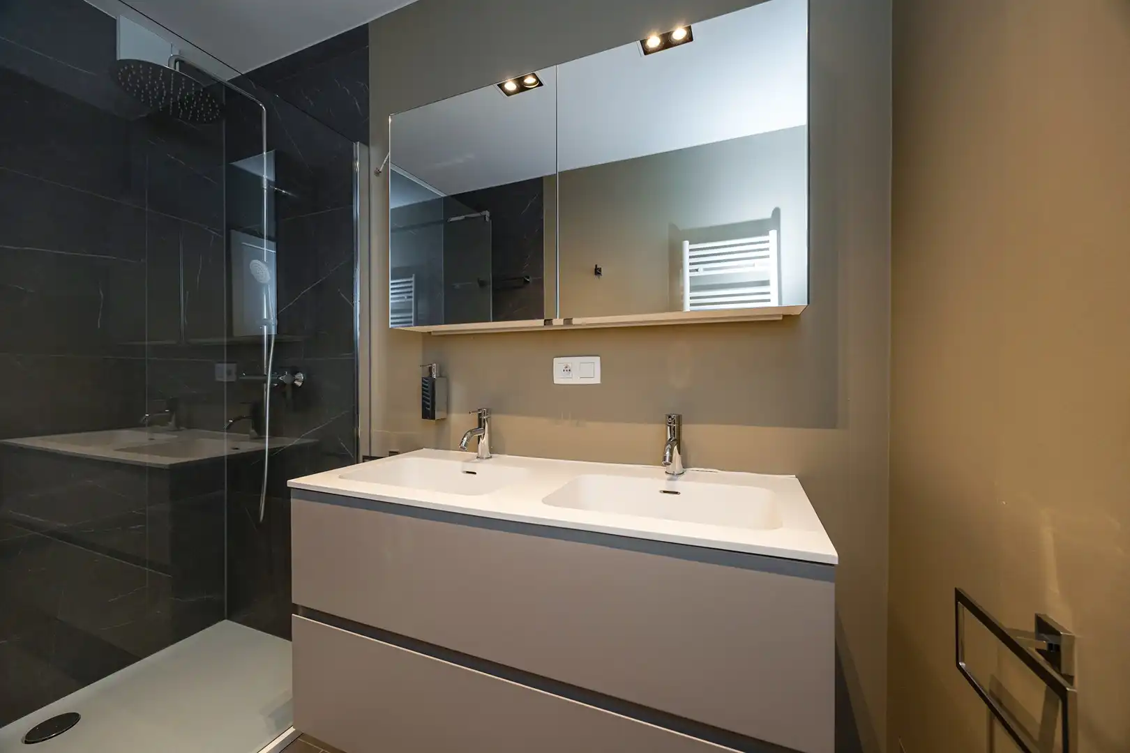 APPARTEMENT MET ZICHT OP KMSKA foto 9