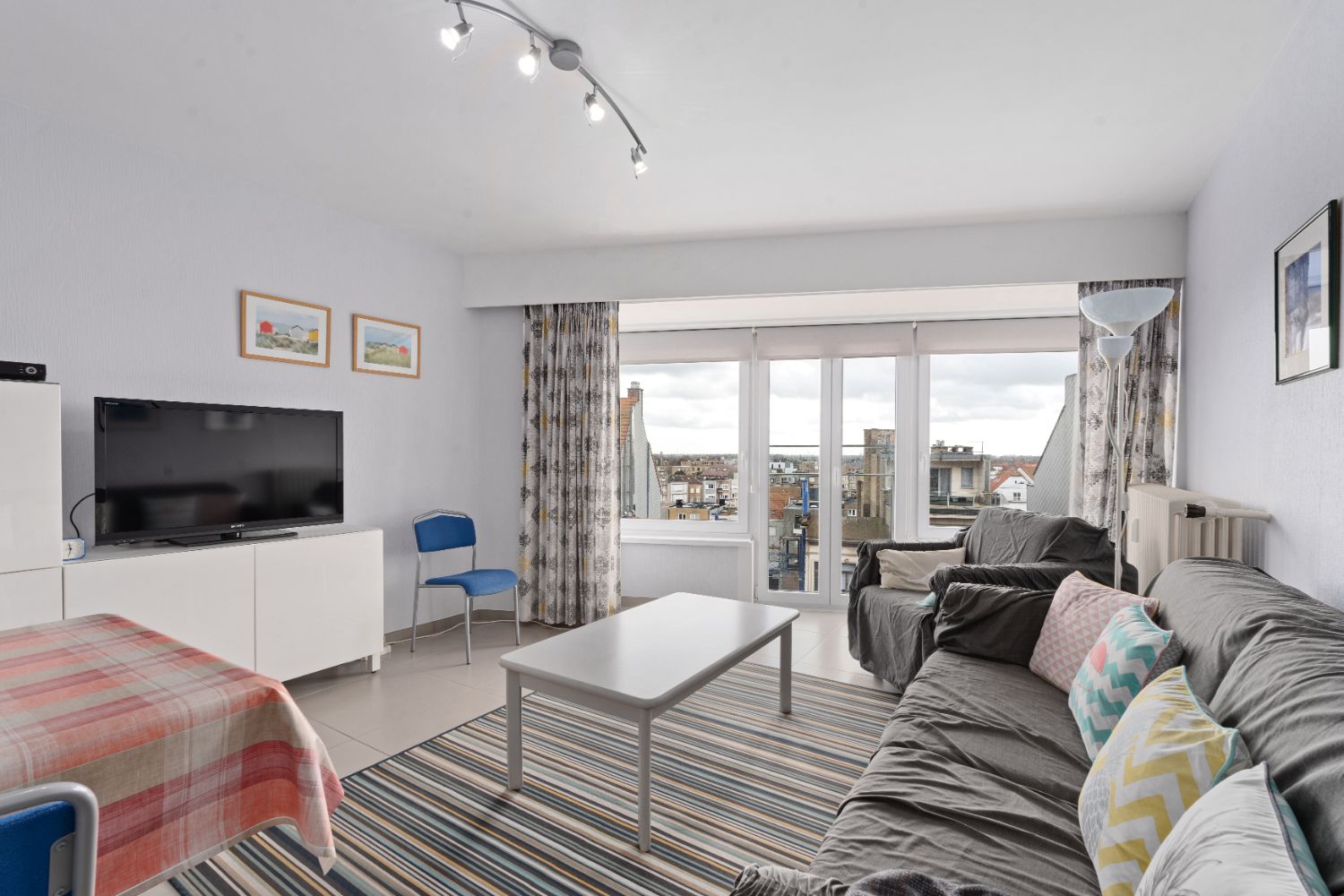 Twee slaapkamer appartement met een uitstekende ligging vlakbij het centrum en strand. foto 2
