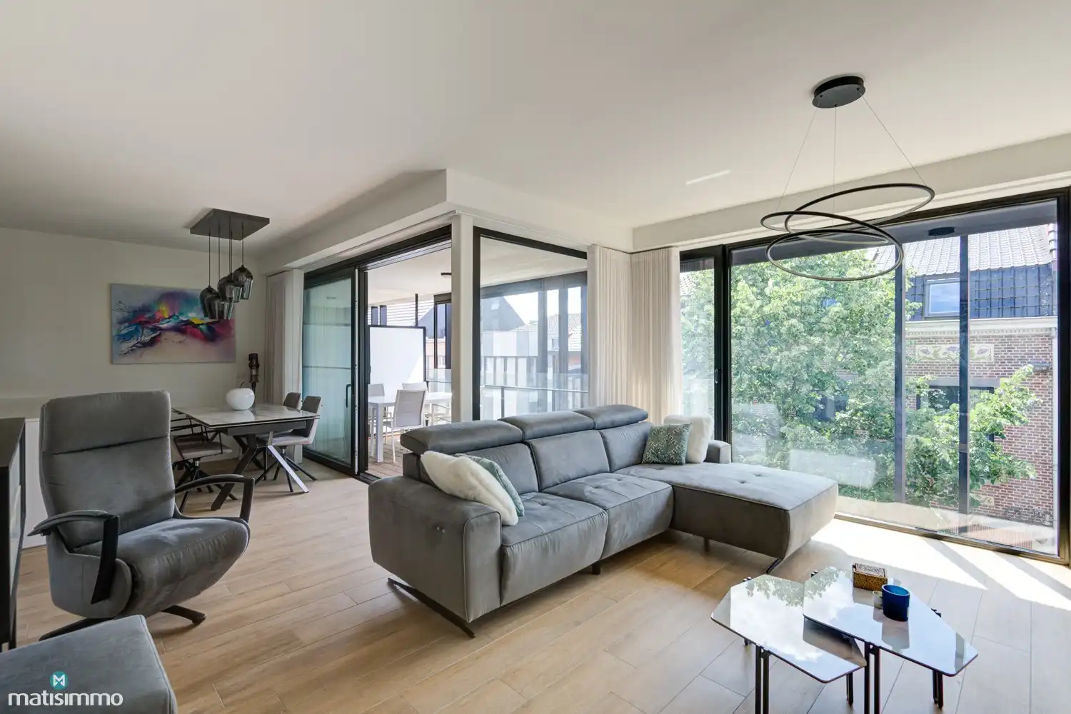LUXUEUS AFGEWERKT APPARTEMENT MET 2 SLAAPKAMERS, OVERDEKT TERRAS, KELDERBERGING EN OPTIONELE ONDERGRONDSE AUTOSTAANPLAATS IN BILZEN-CENTRUM foto 4