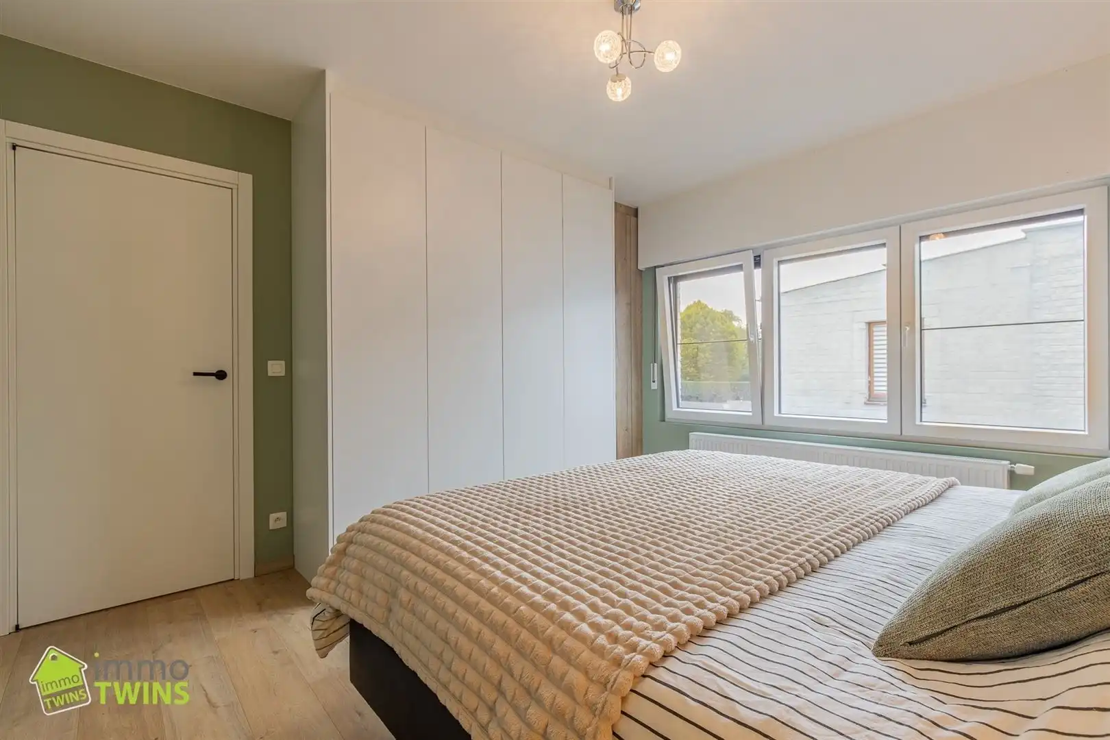 Instapklare en stijlvolle HOB met bijgebouw, tuin en visvijver te Dendermonde (Schoonaarde) foto 23