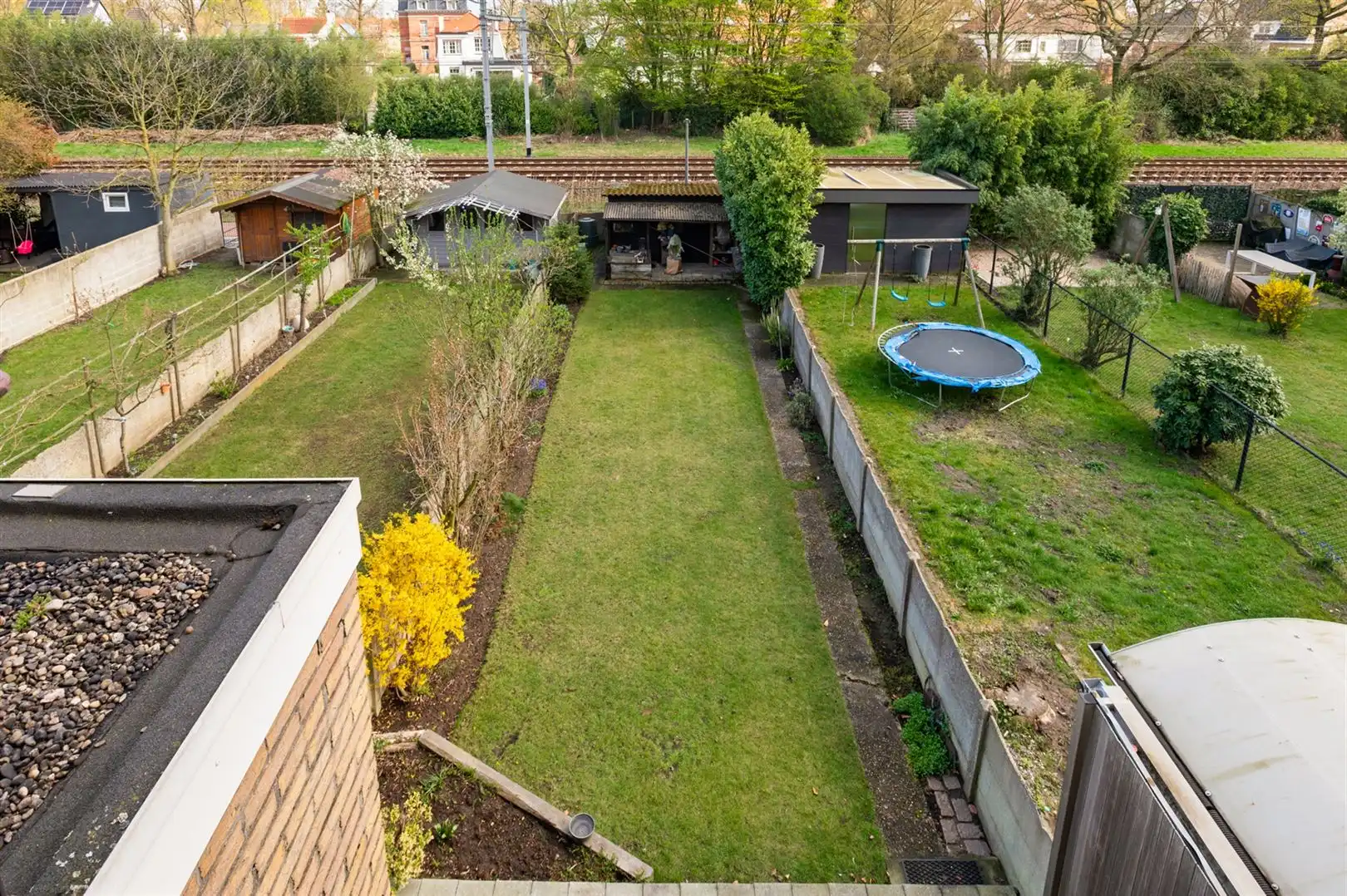 Centraal gelegen bel-étagewoning nabij station. foto 3