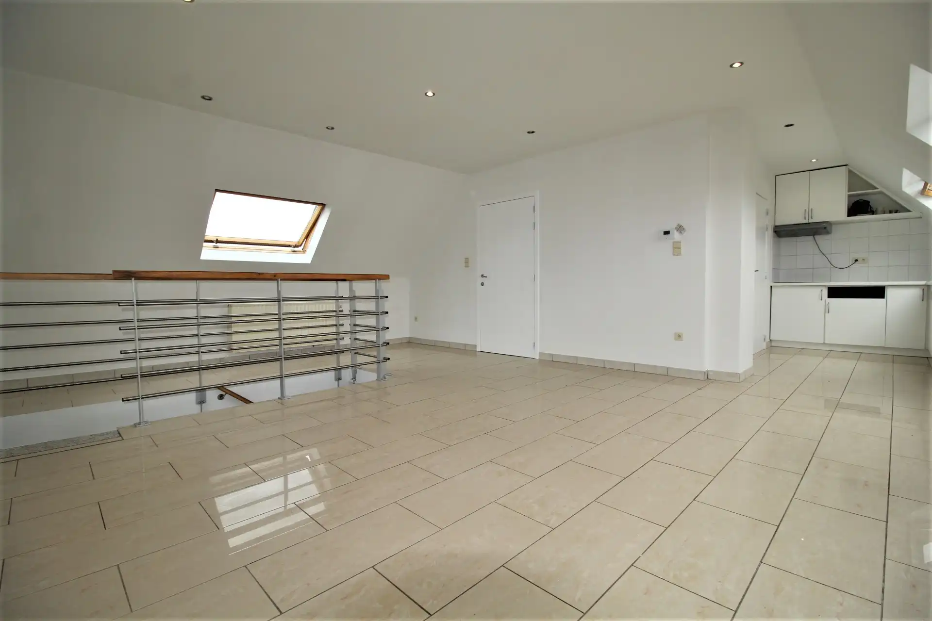 Dakappartement met 1 slaapkamer te huur in Brakel foto 3