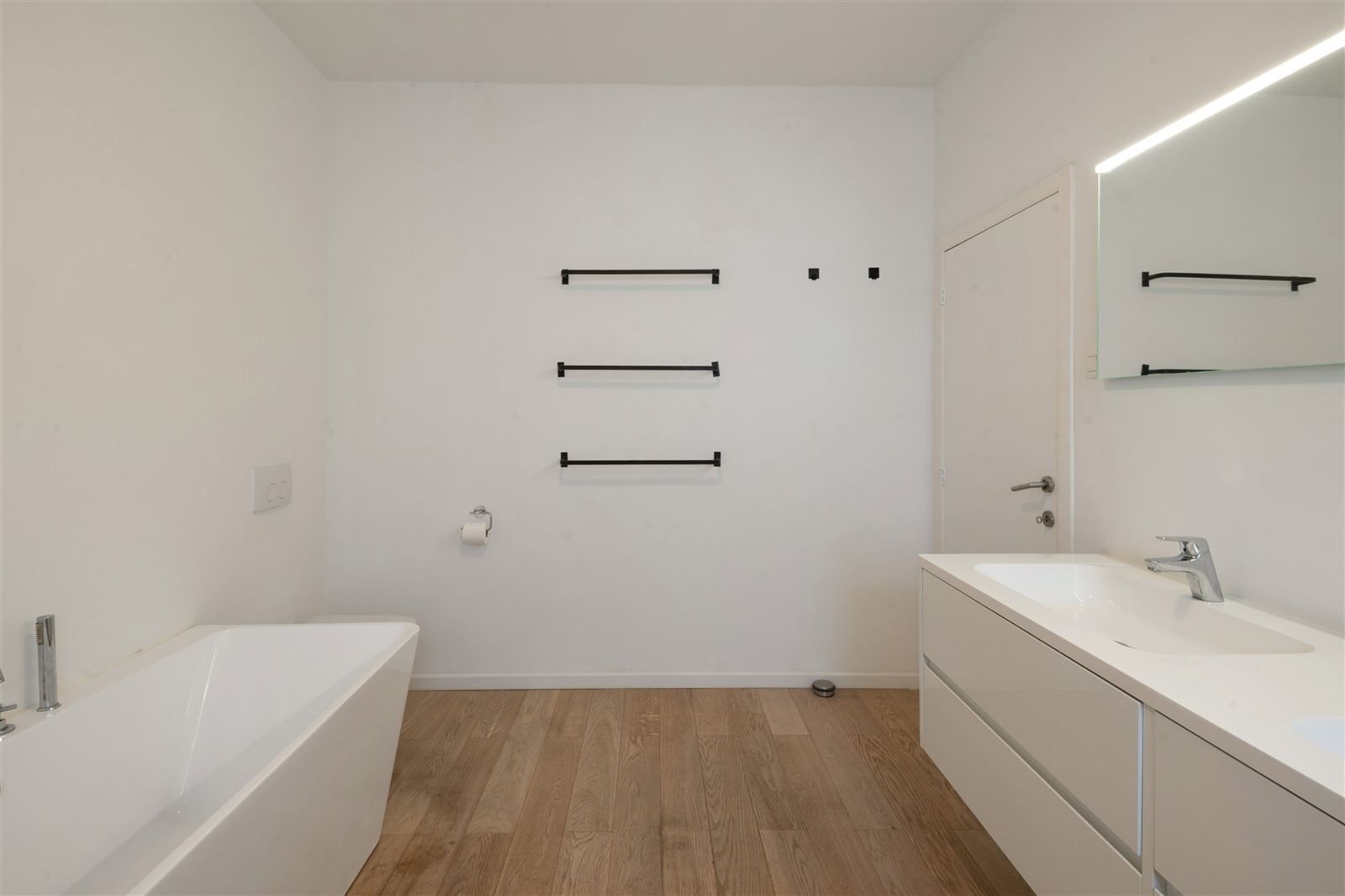 Charmante instapklare woning nabij het centrum van Zottegem! foto 16