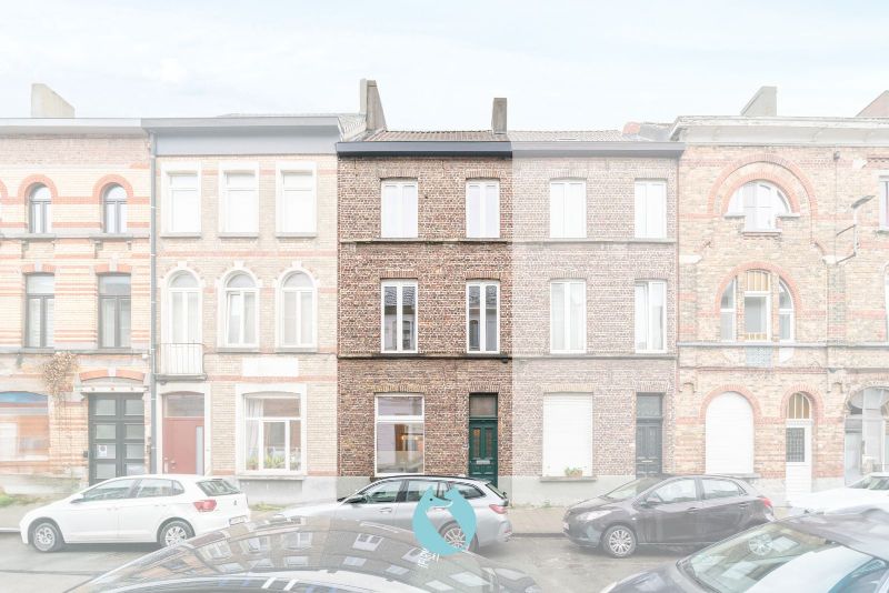 Hoofdfoto van de publicatie: Deze woning combineert authenticiteit en hedendaags comfort, kopers vinden hierin een ideale thuis op een locatie die alles binnen handbereik biedt.