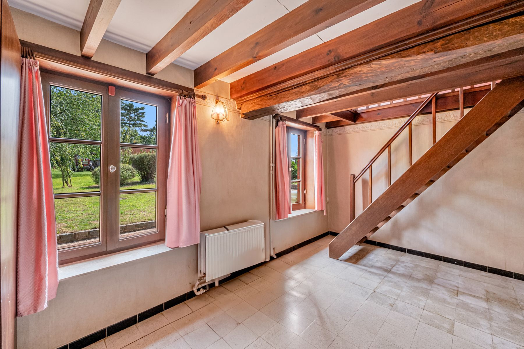 Landelijk gelegen renovatieproject met prachtig uitzicht  foto 17