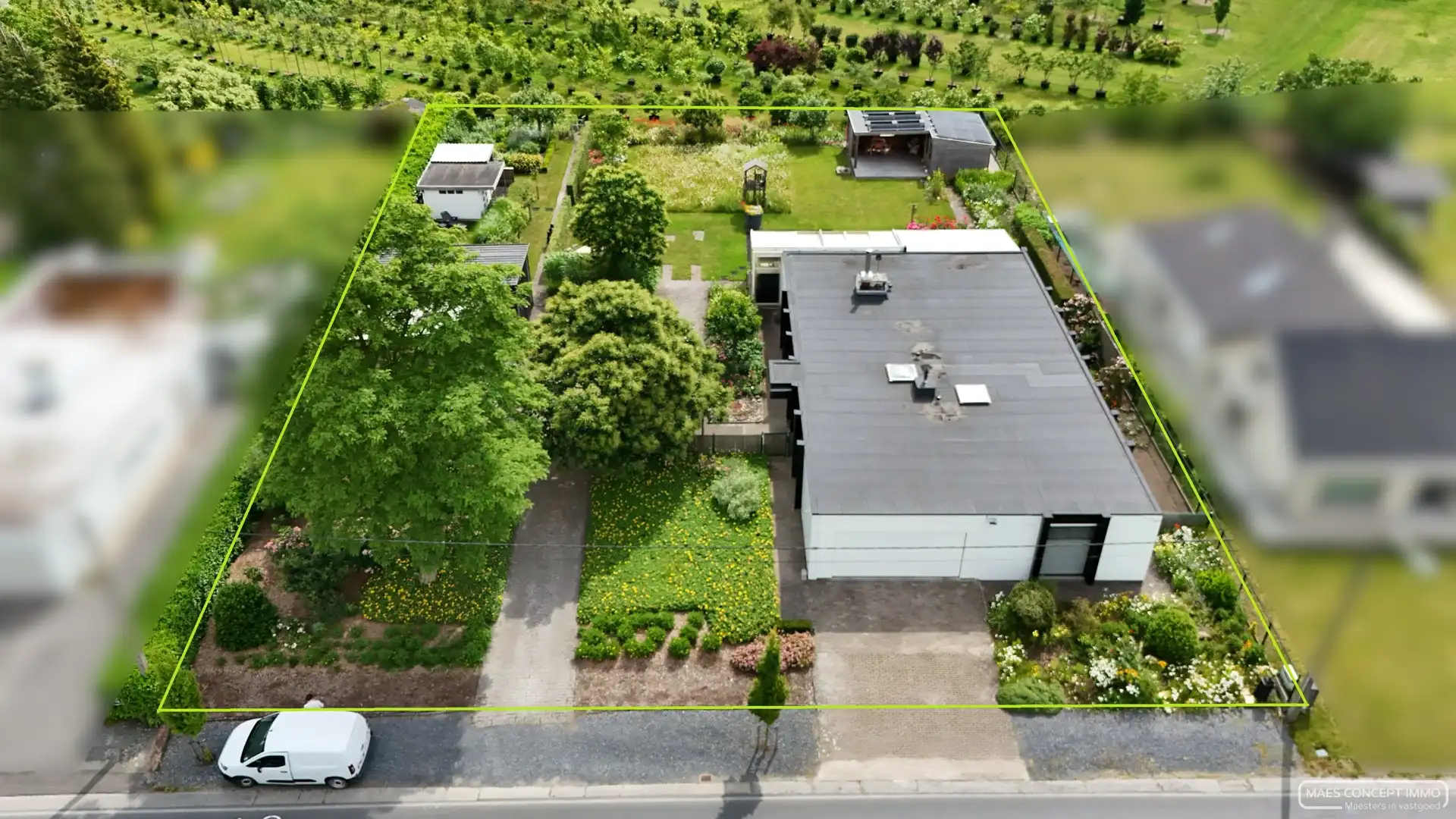 Rustig gelegen bungalow op 1800 m2 te koop in Anzegem foto {{pictureIndex}}