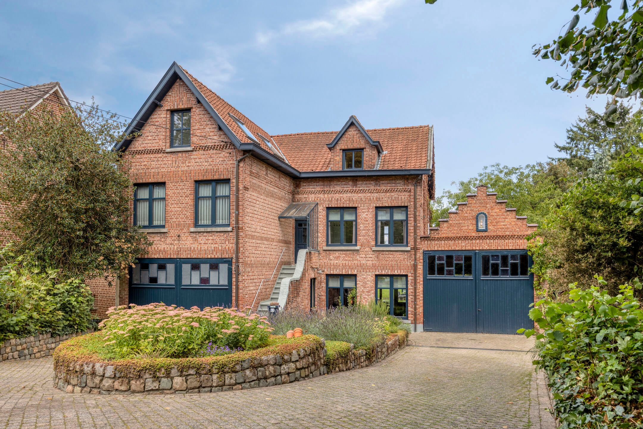 Authentieke woning in het centrum van Lubbeek foto {{pictureIndex}}