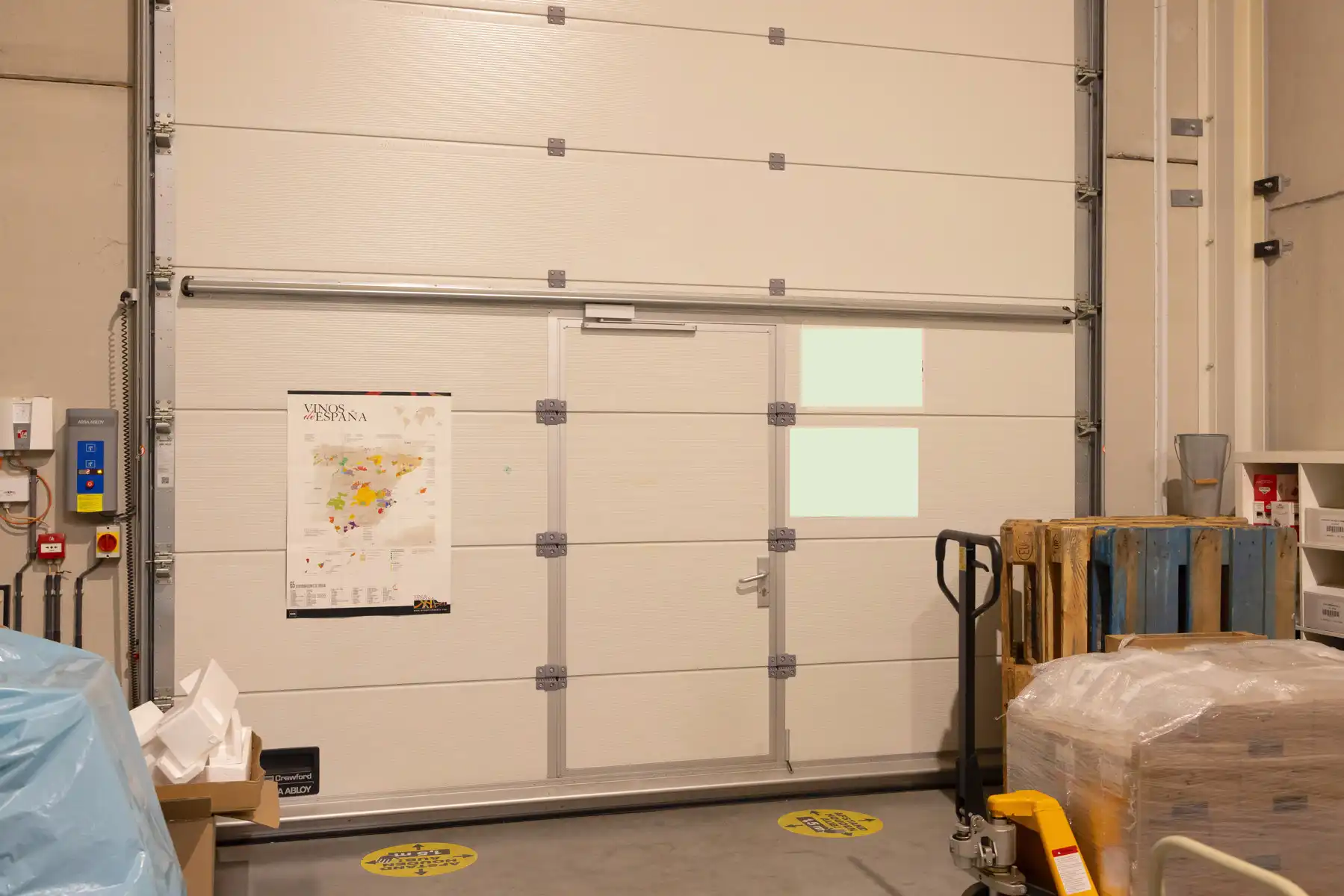 Perfect afgewerkt industriepand met kantoor en loods foto 35