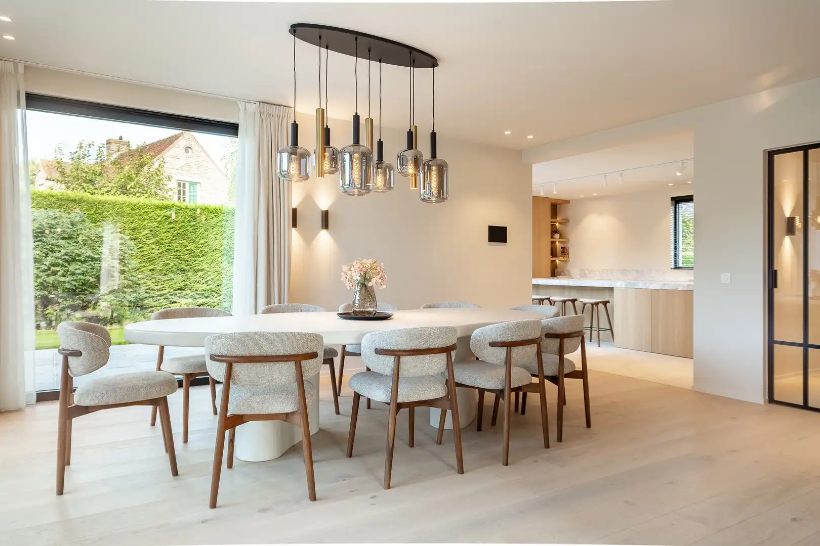 Prachtige alleenstaande villa met 5 slaapkamers gelegen in een rustige residentiële omgeving. foto 6