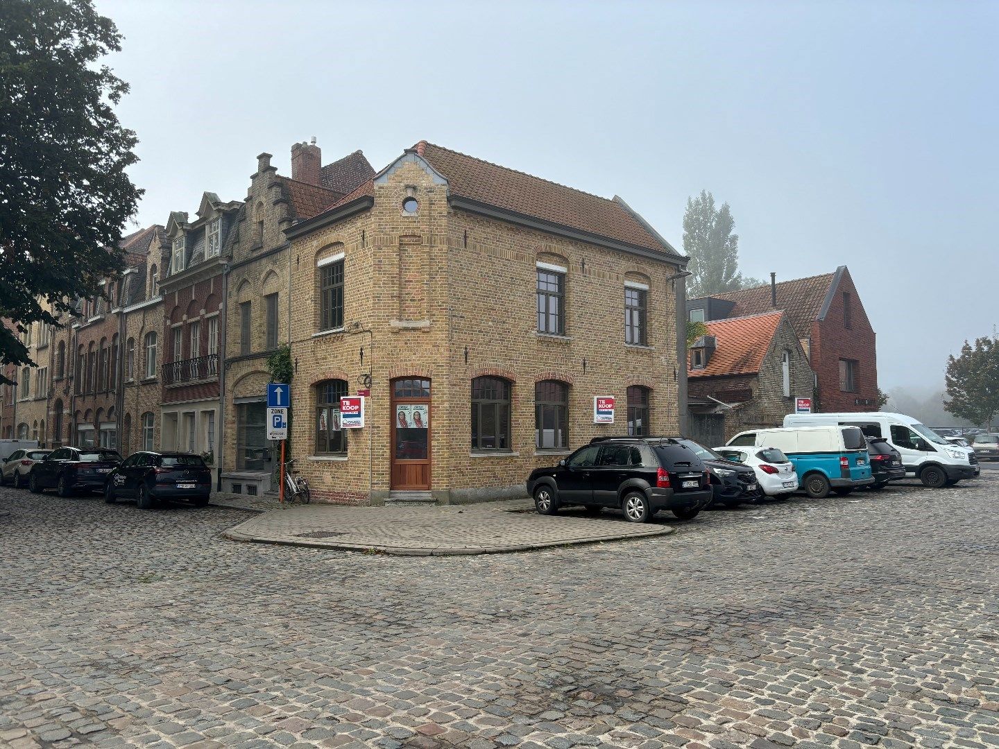 RUIME WONING MET 4 SLPKS, STADSKOER EN GARAGE  foto 2