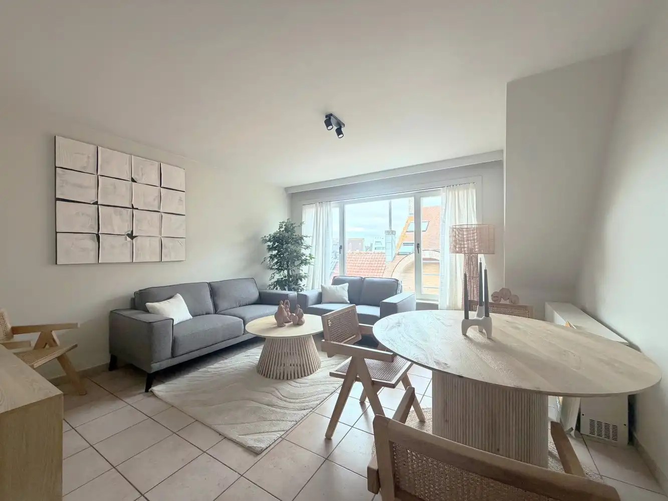 Ruim en lichtrijk 1-slaapkamerappartement met terras + autostaanplaats foto 2