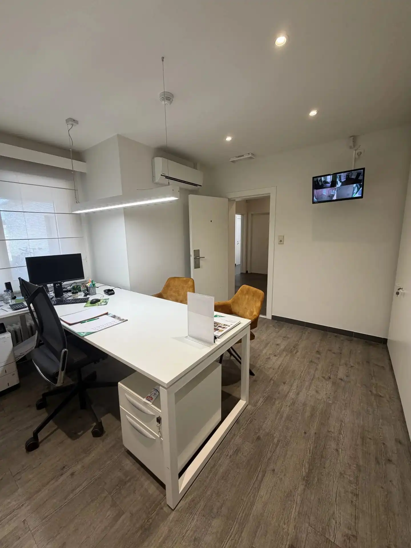 Ruim handelspand op toplocatie in Koersel centrum foto 18