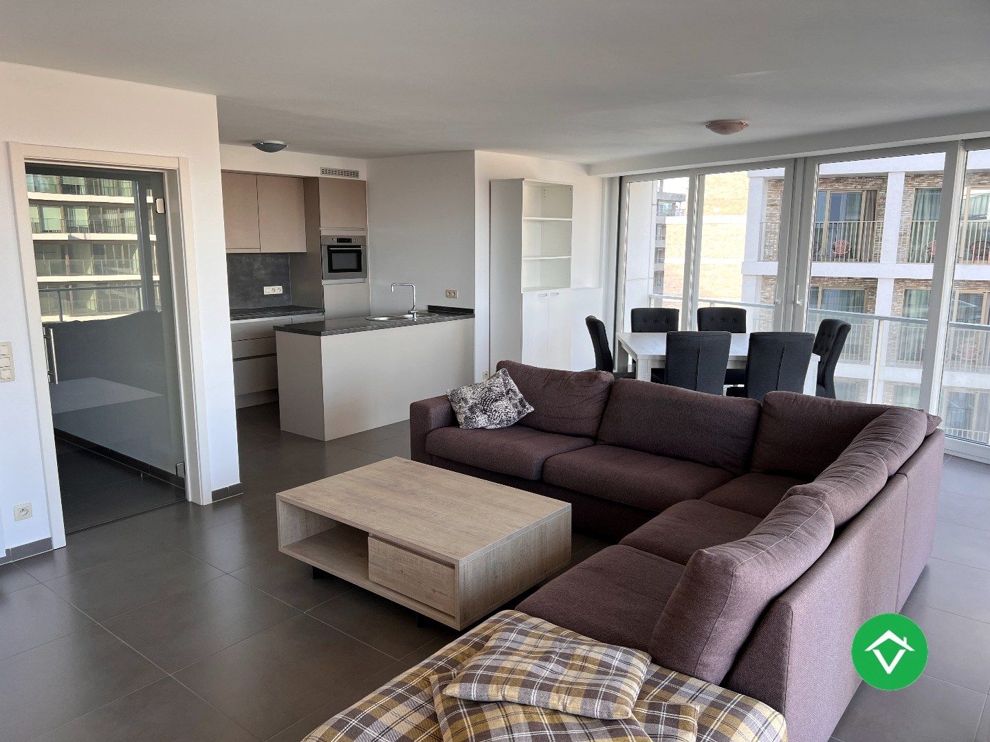 Appartement met 2 slaapkamers en ruim terras te Oostende foto 6
