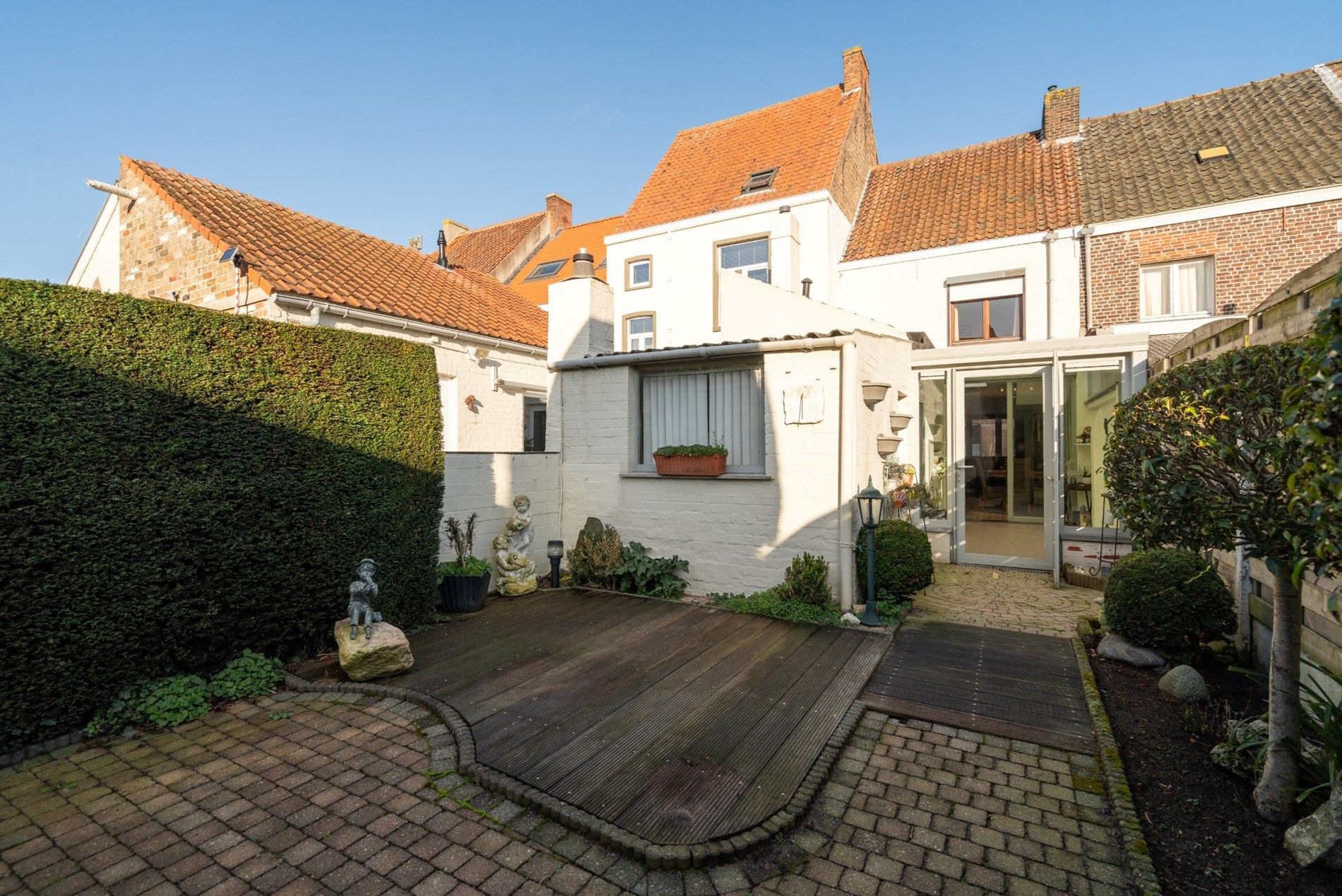 Hoofdfoto van de publicatie: Verzorgde stadswoning met grote garage te Brugge St-Kruis