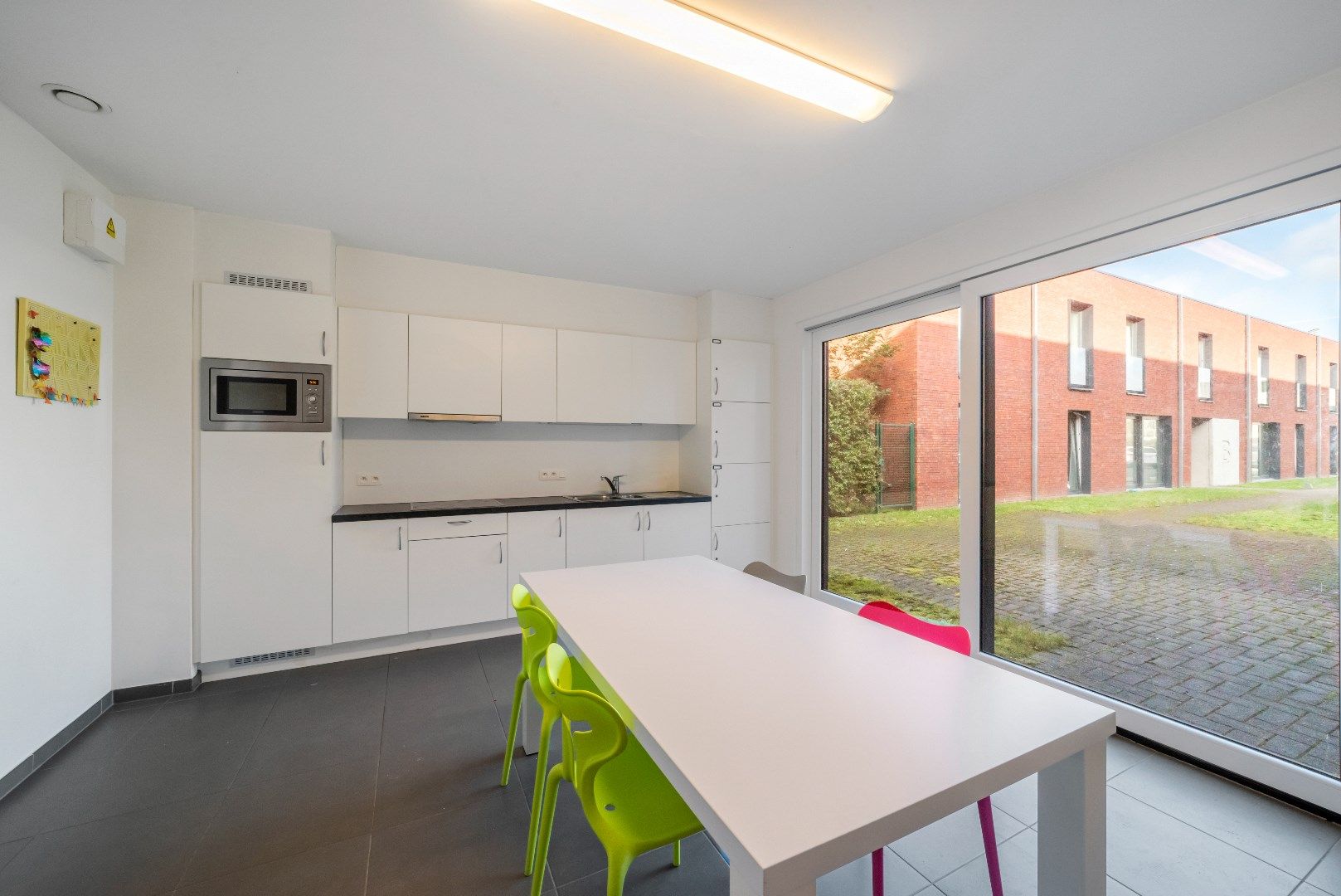 Verhuurde studentenflat met kitchenette en badkamer en staanplaats foto 12