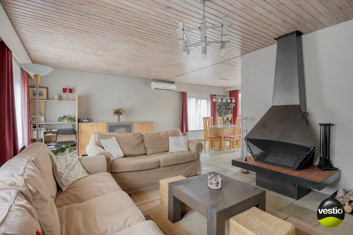 Gelijkvloerse woning met 3 slaapkamers, zonnepanelen en tuin op residentiële, rustige ligging. foto 2