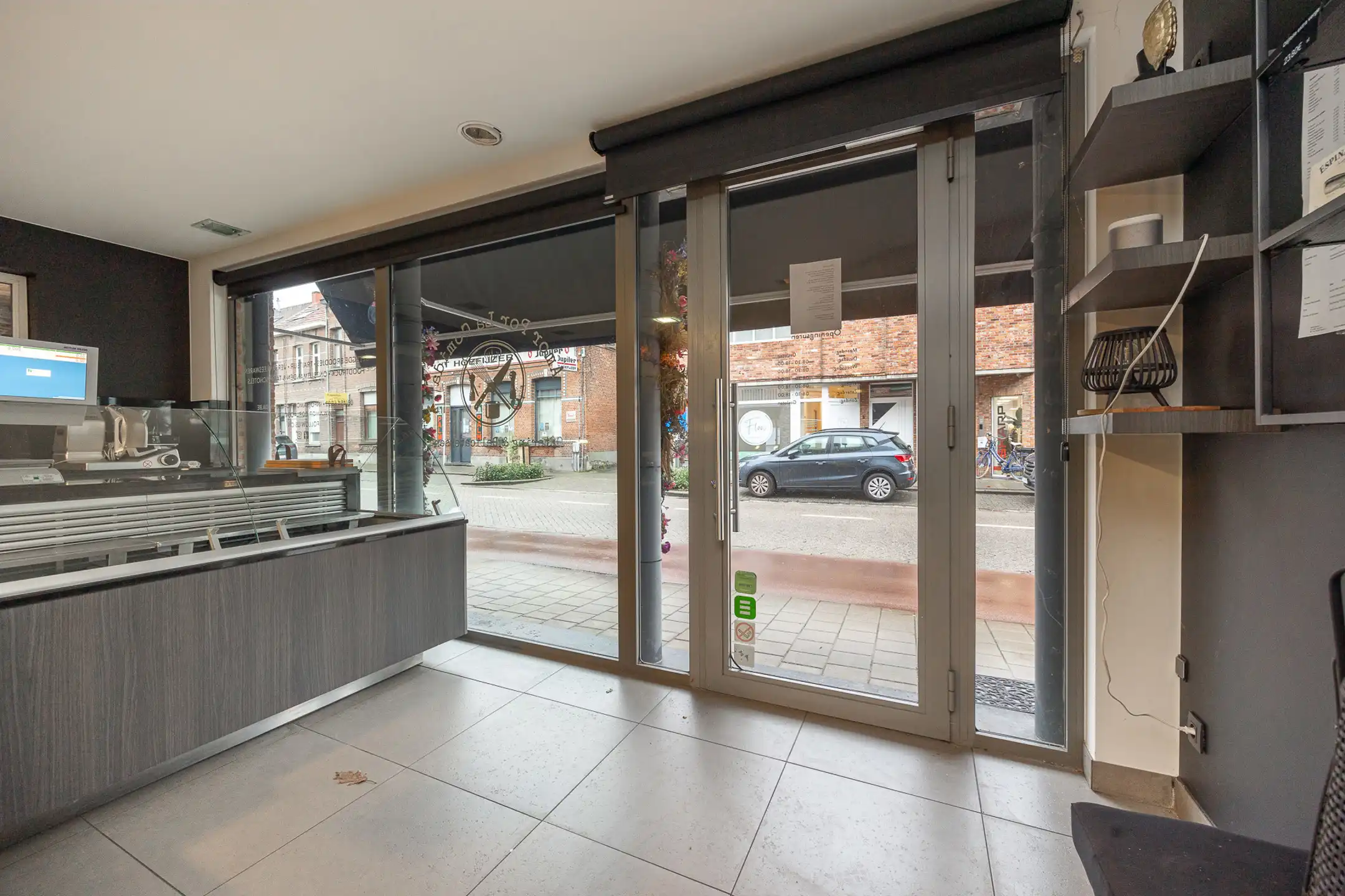 Modern handelsgelijkvloers in het centrum van Lint (115m²) foto 8