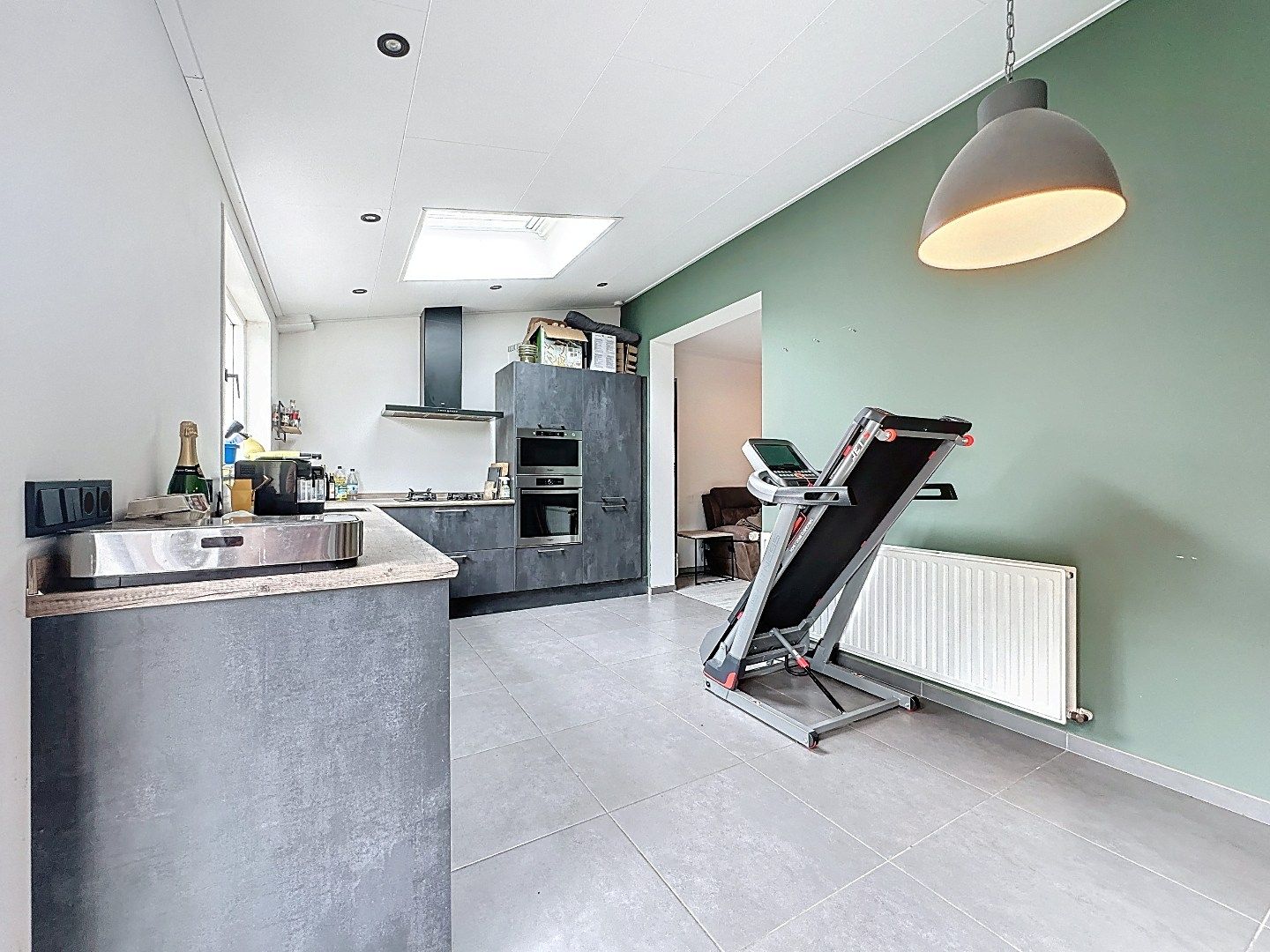 Gerenoveerde half vrijstaande woning met royale tuin en dubbele garage. foto 19