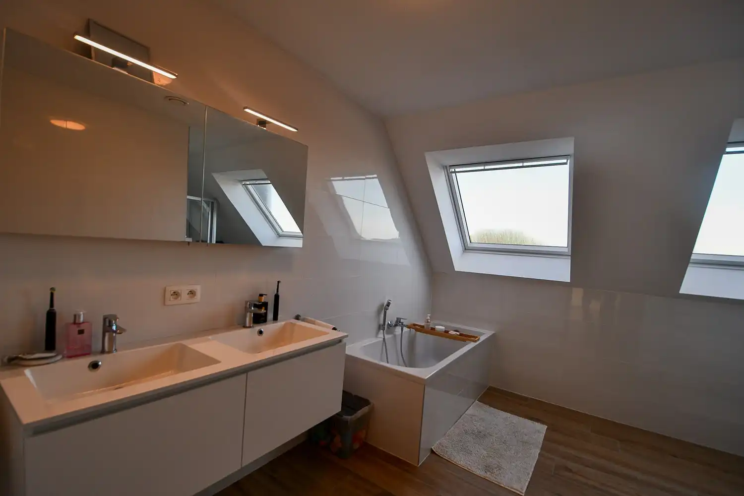 Prachtig duplexappartement met 2 terrassen, leuke architectuur en 3 ruime slaapkamers! foto 14