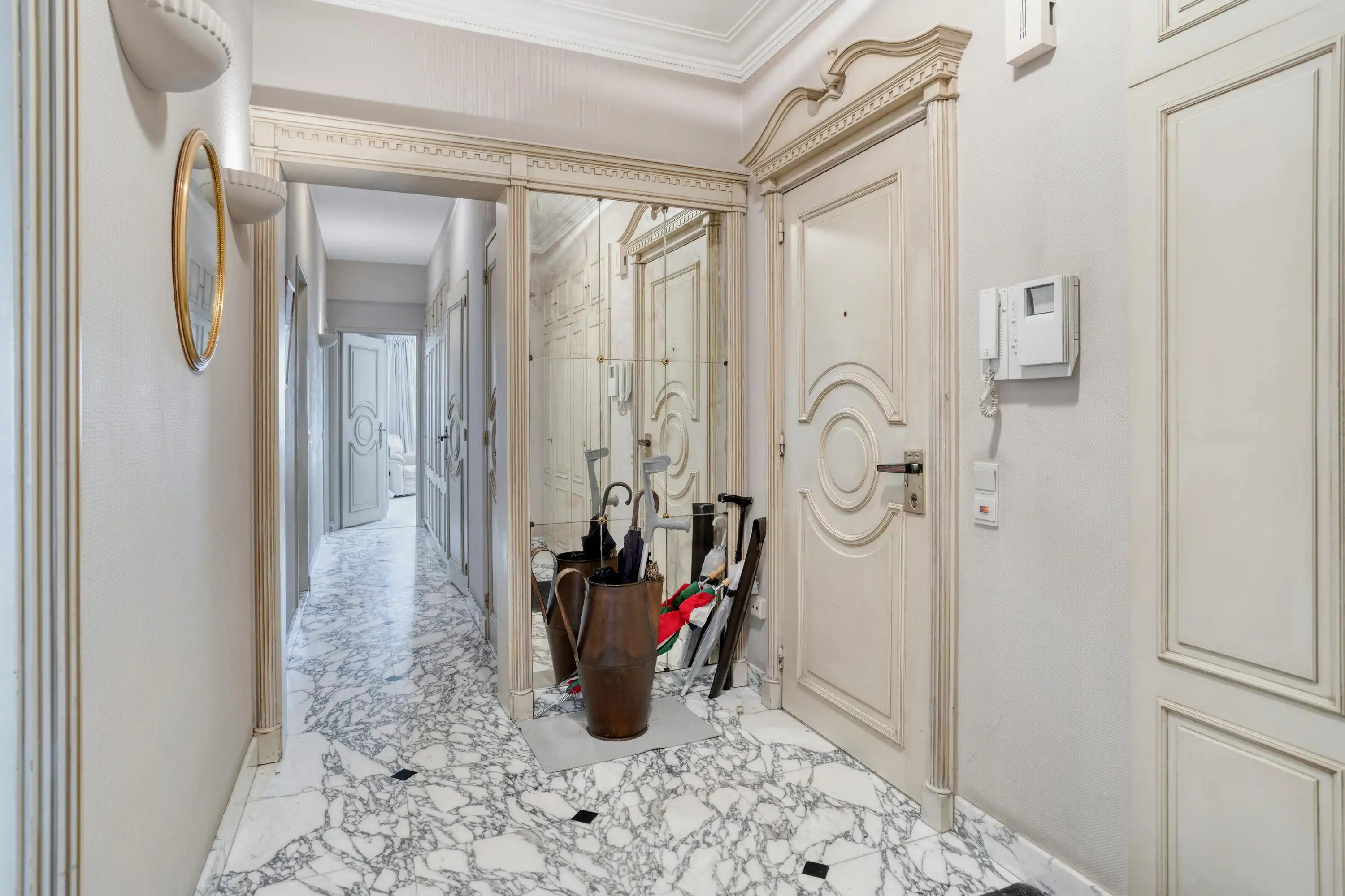Ruim appartement (ca. 146m²) te koop aan de Italiëlei in Antwerpen foto 7