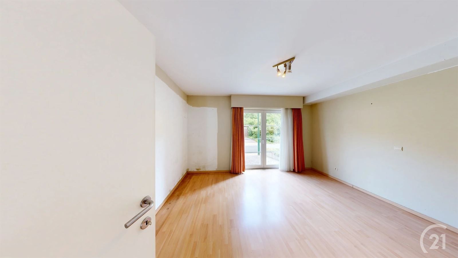 Lichtrijk gelijkvloersappartement met terras en garagebox foto 10