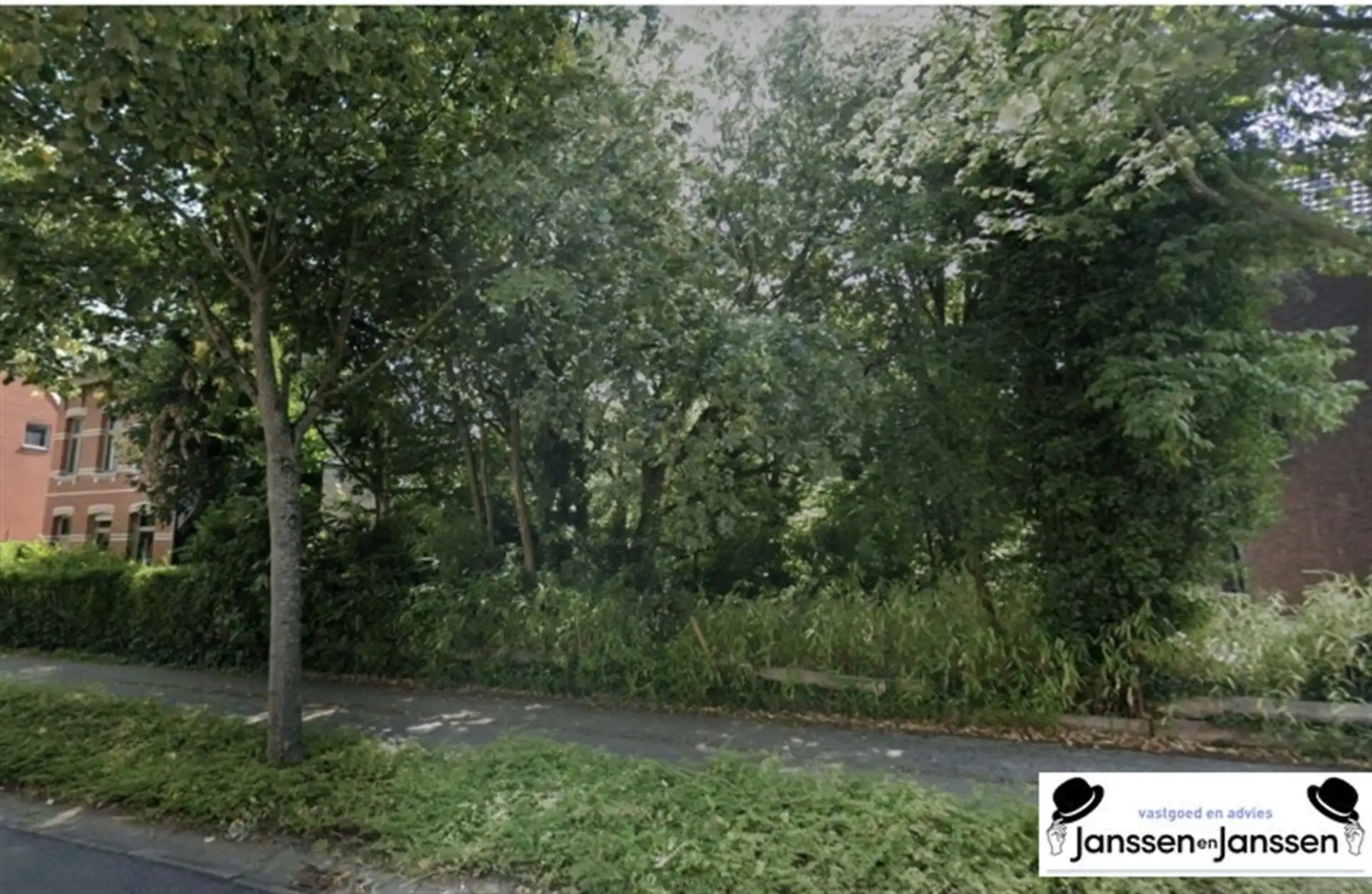 Mooi perceel bouwgrond van 1.438 m² foto {{pictureIndex}}