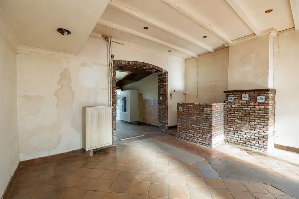 Te renoveren woning met grote tuin foto 2